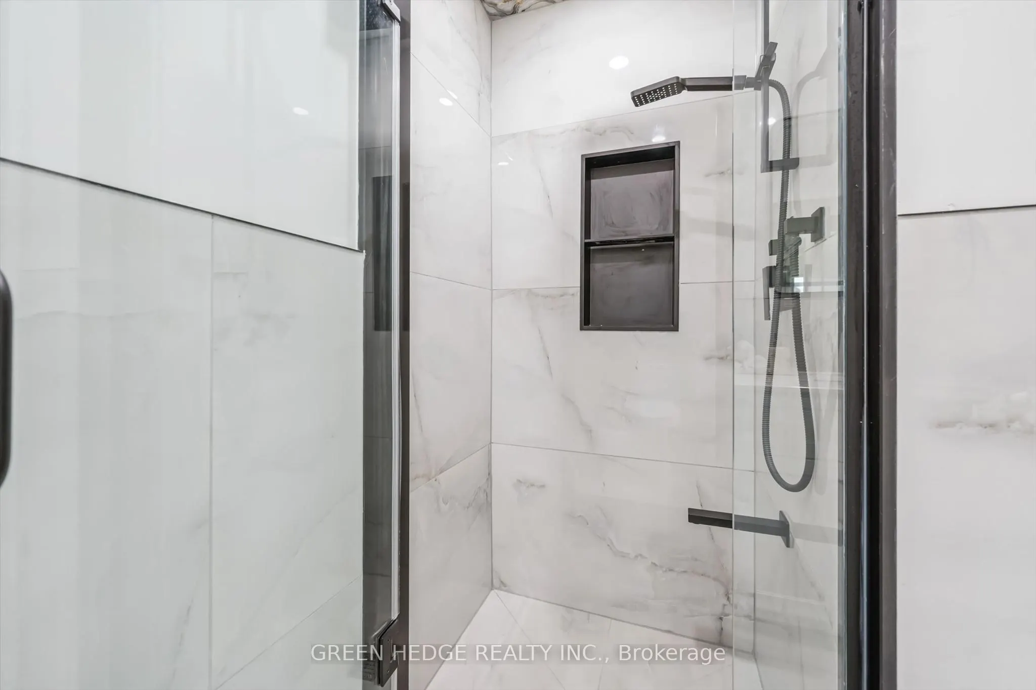 385 Village Crescent