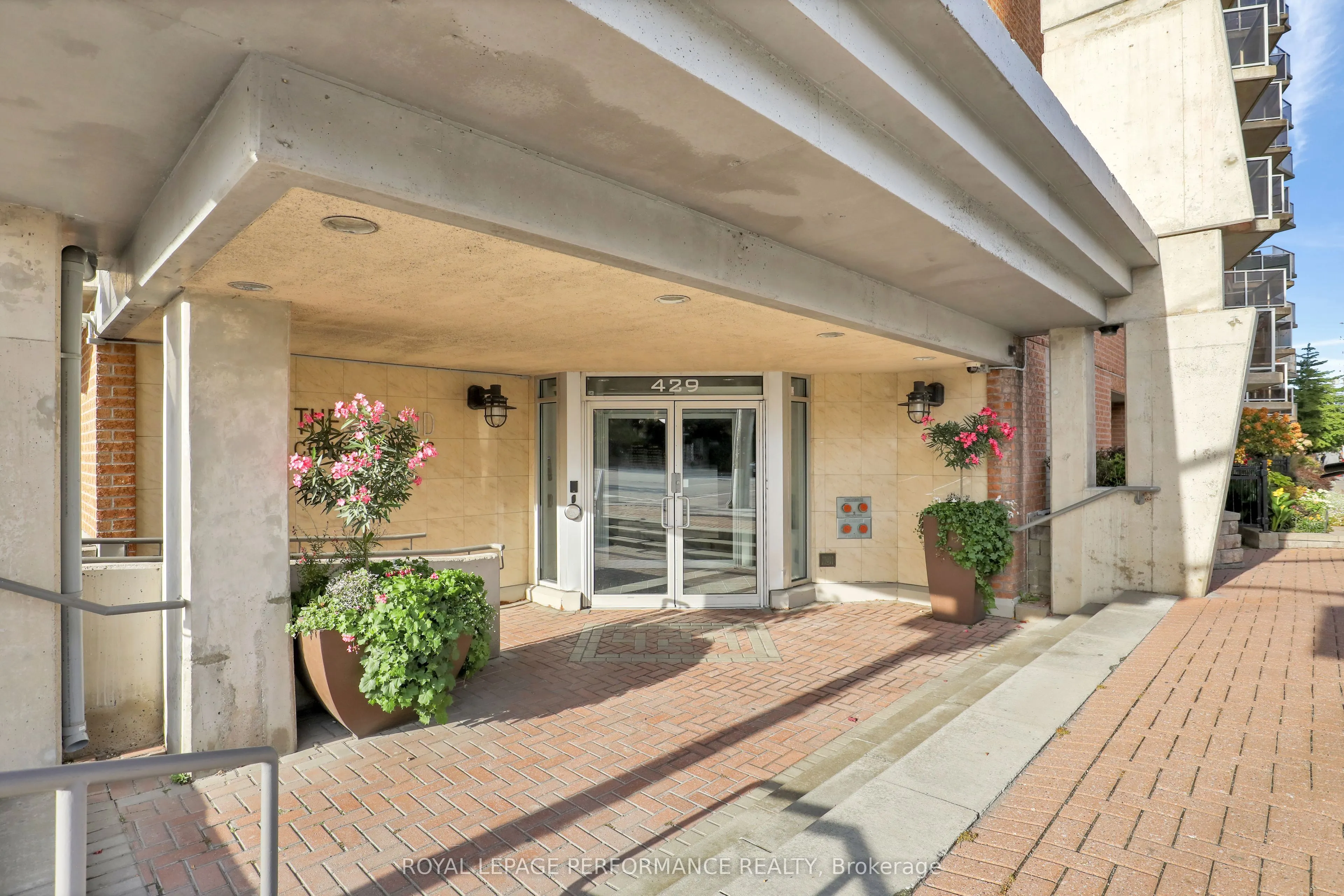 429 SOMERSET Street W #712