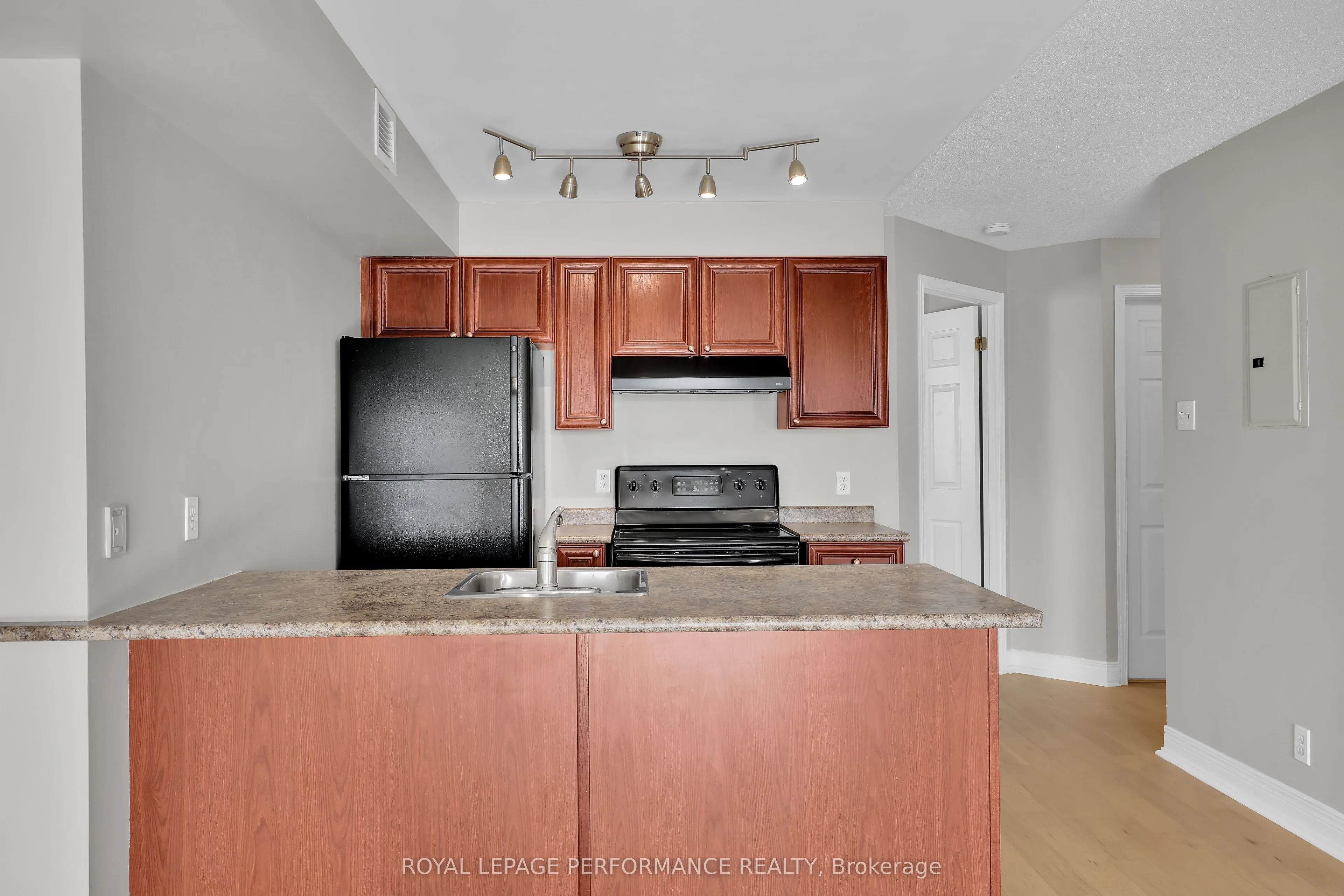 429 SOMERSET Street W #712