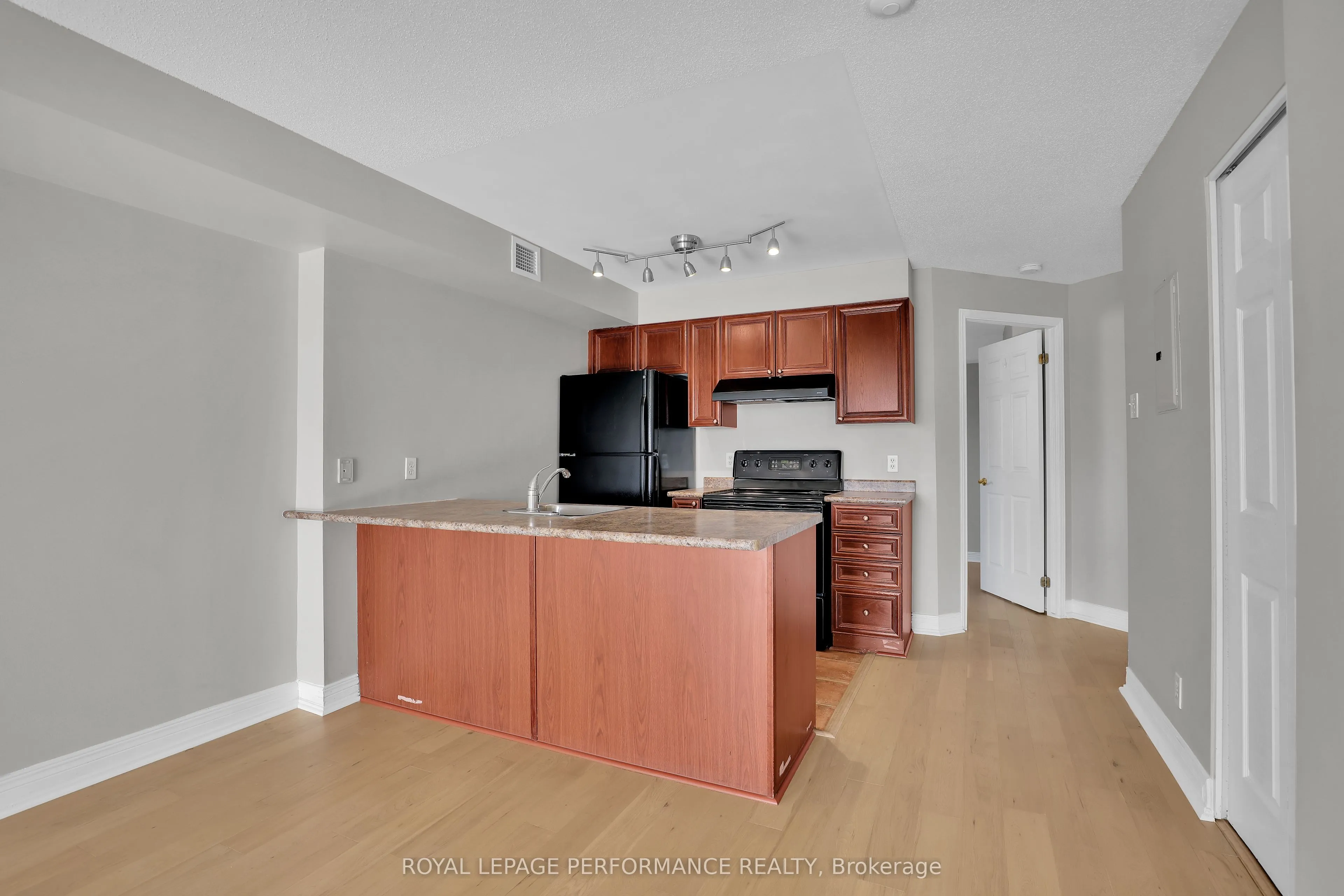 429 SOMERSET Street W #712