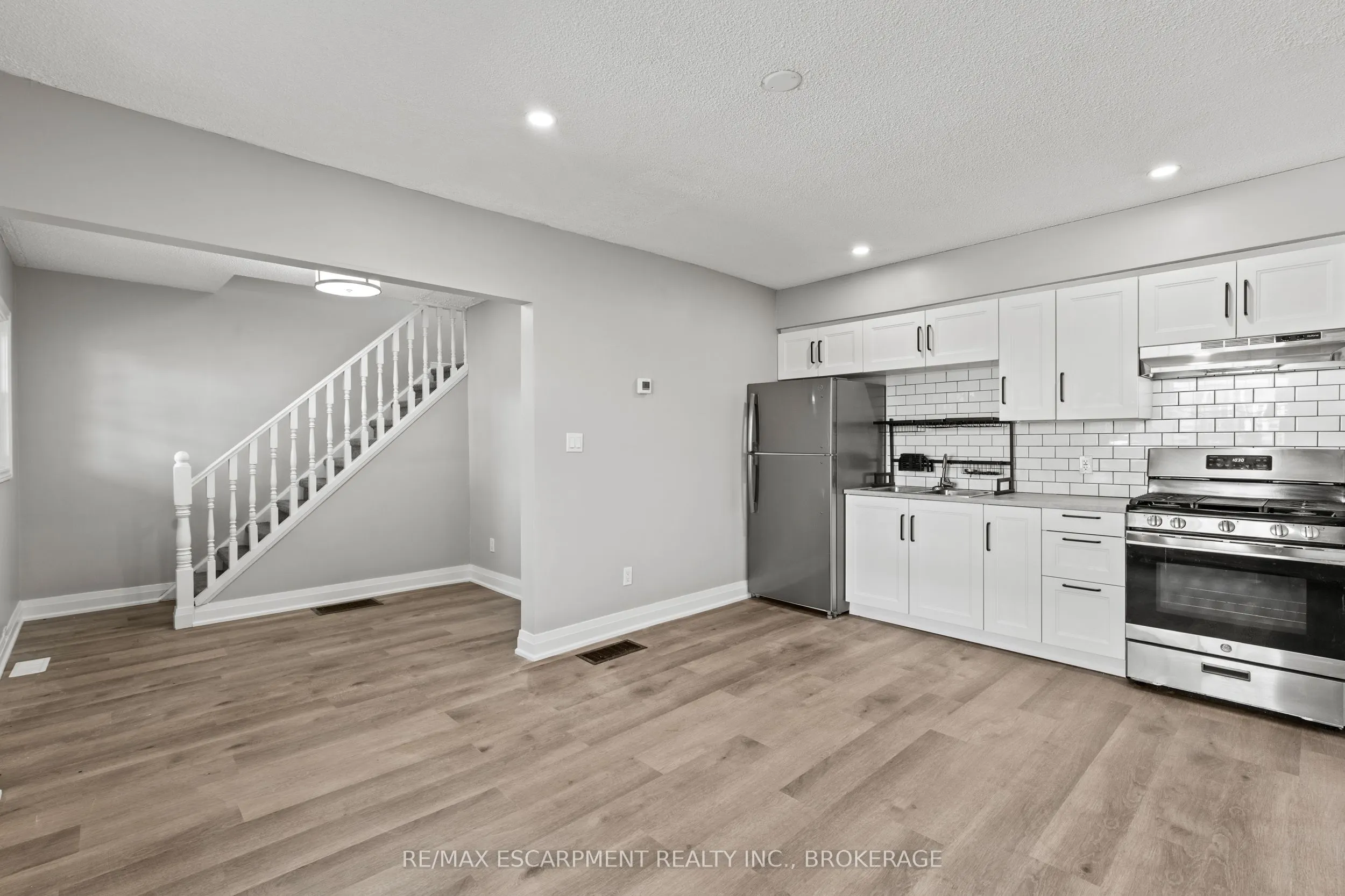 15 MCCORMICK Street #Upper