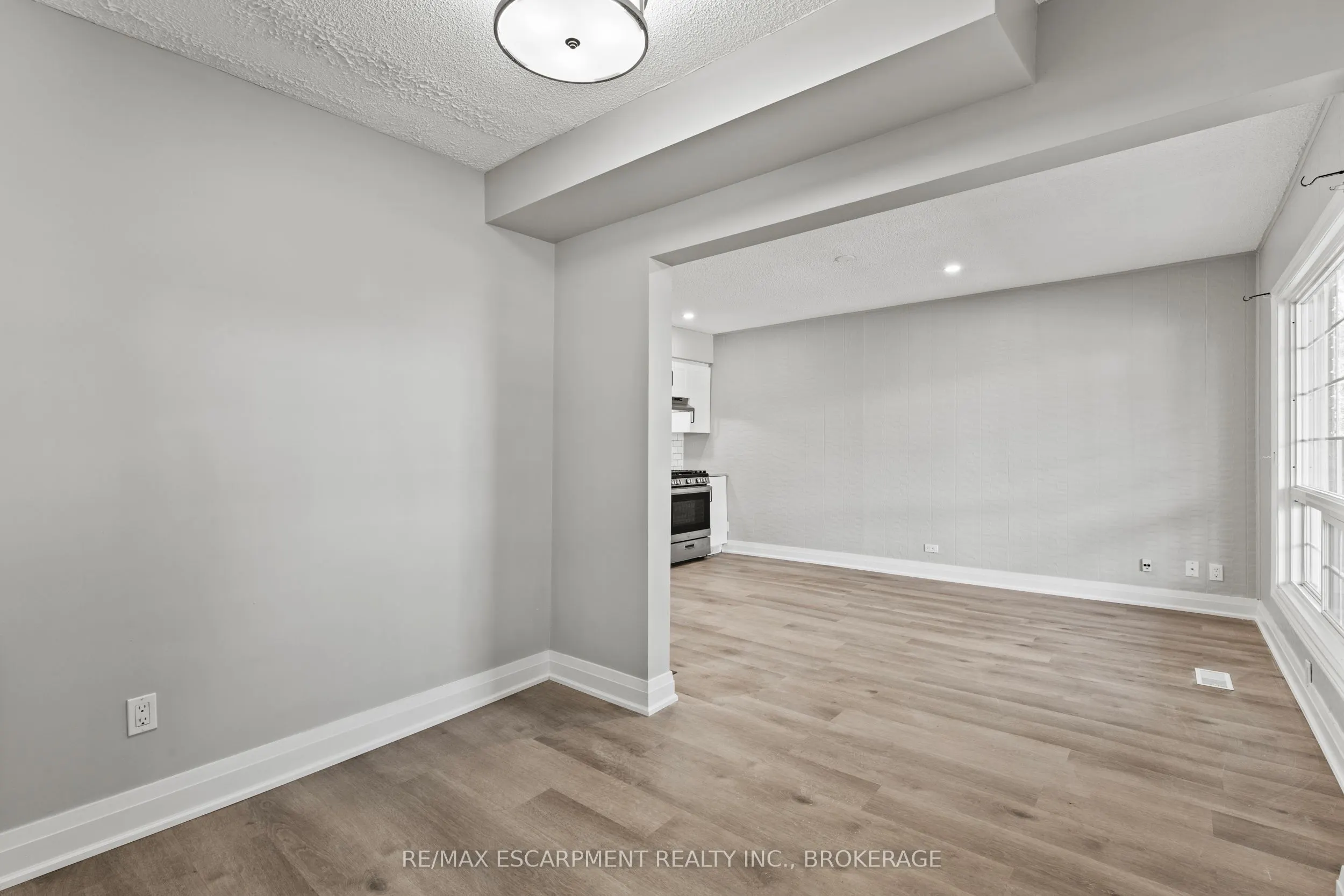 15 MCCORMICK Street #Upper