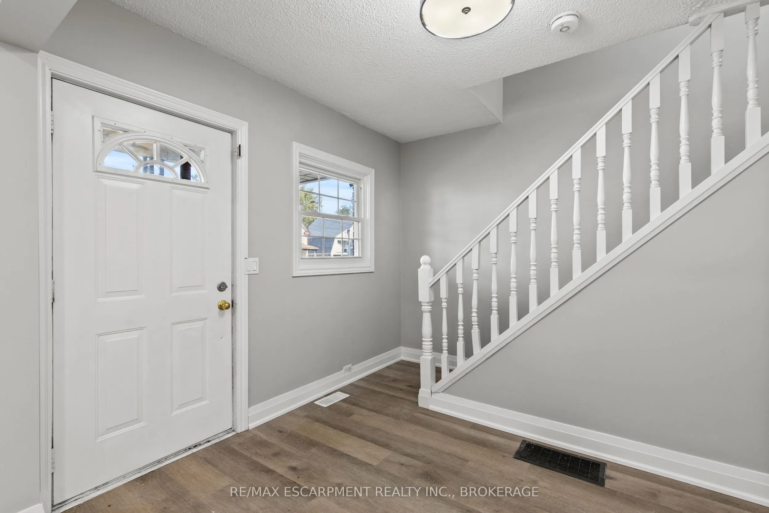 15 MCCORMICK Street #Upper