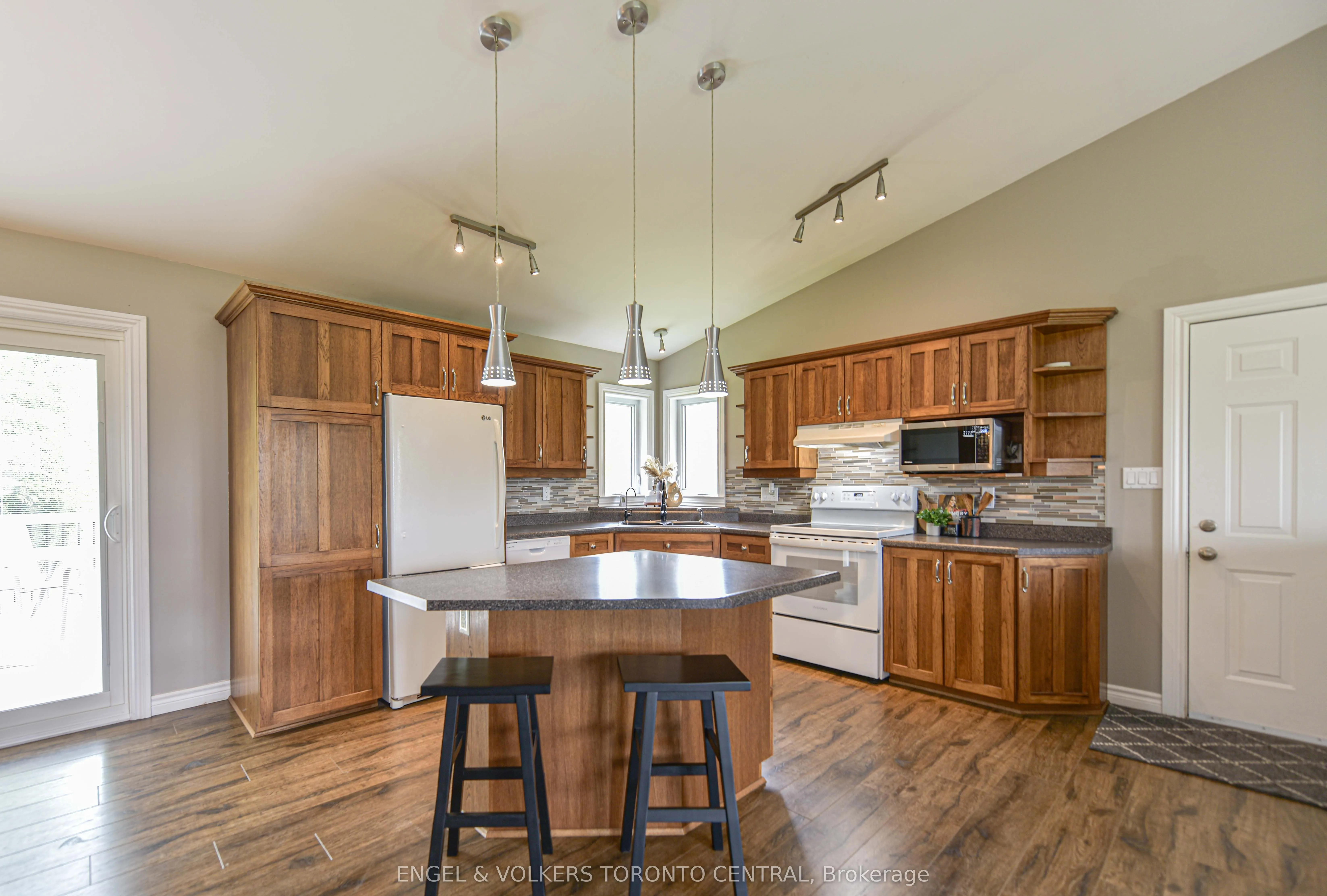 3516 Kirkfield Road