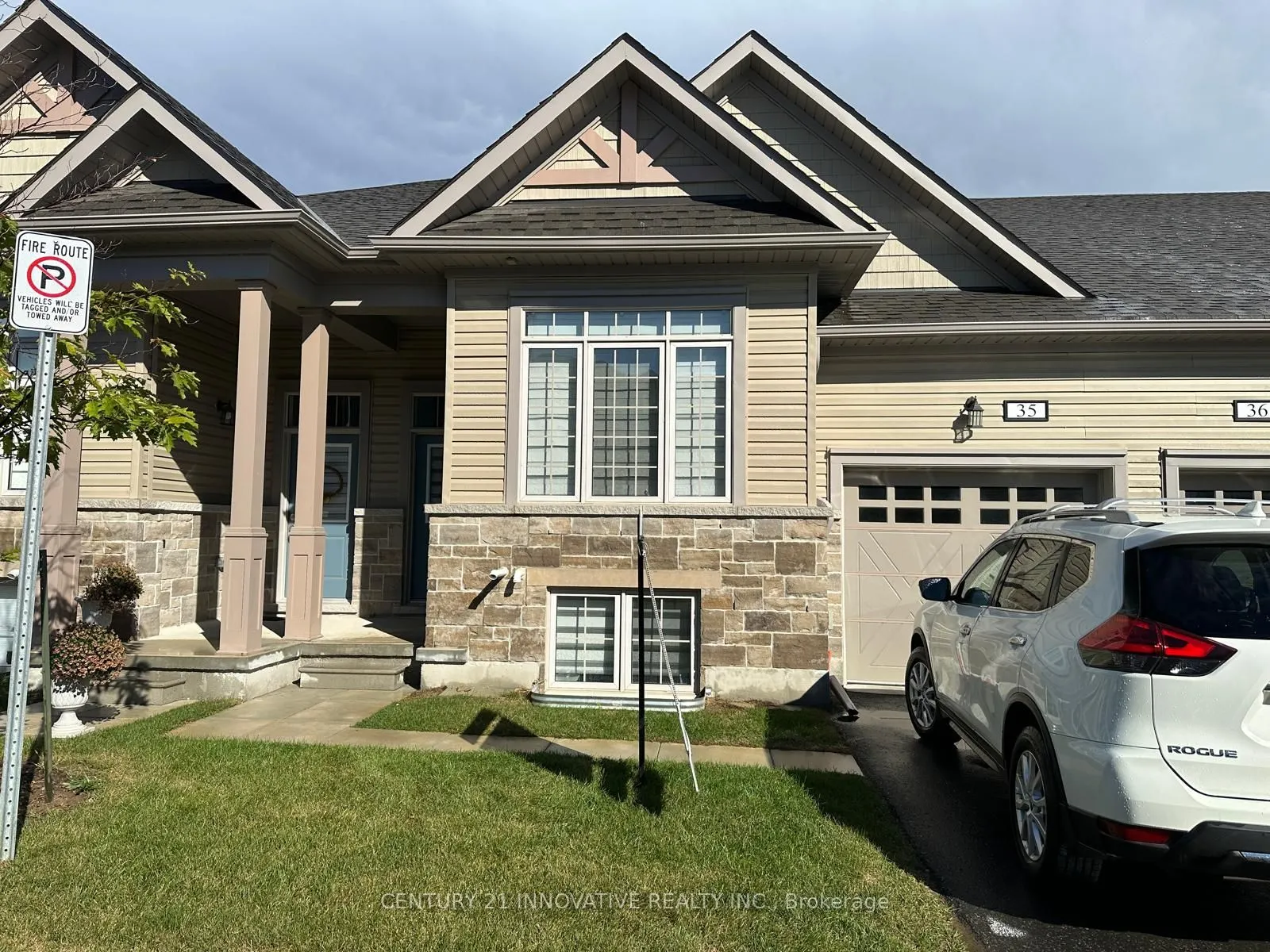17 Lakewood Crescent S #35