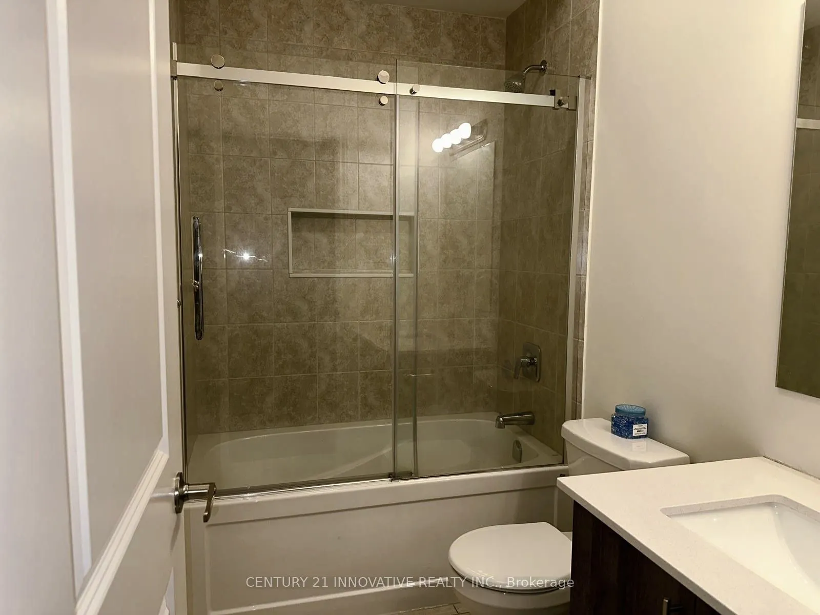 17 Lakewood Crescent S #35