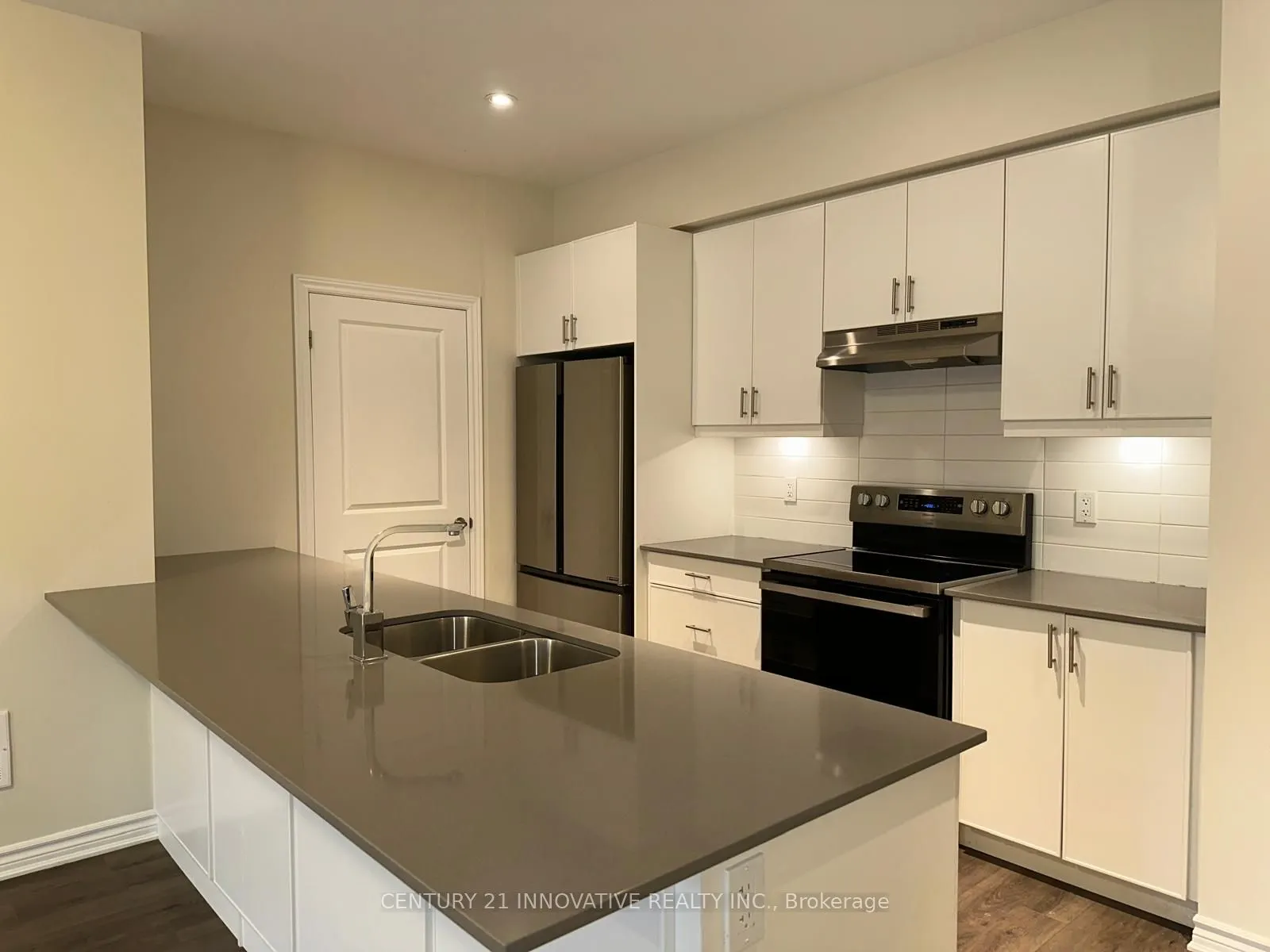 17 Lakewood Crescent S #35