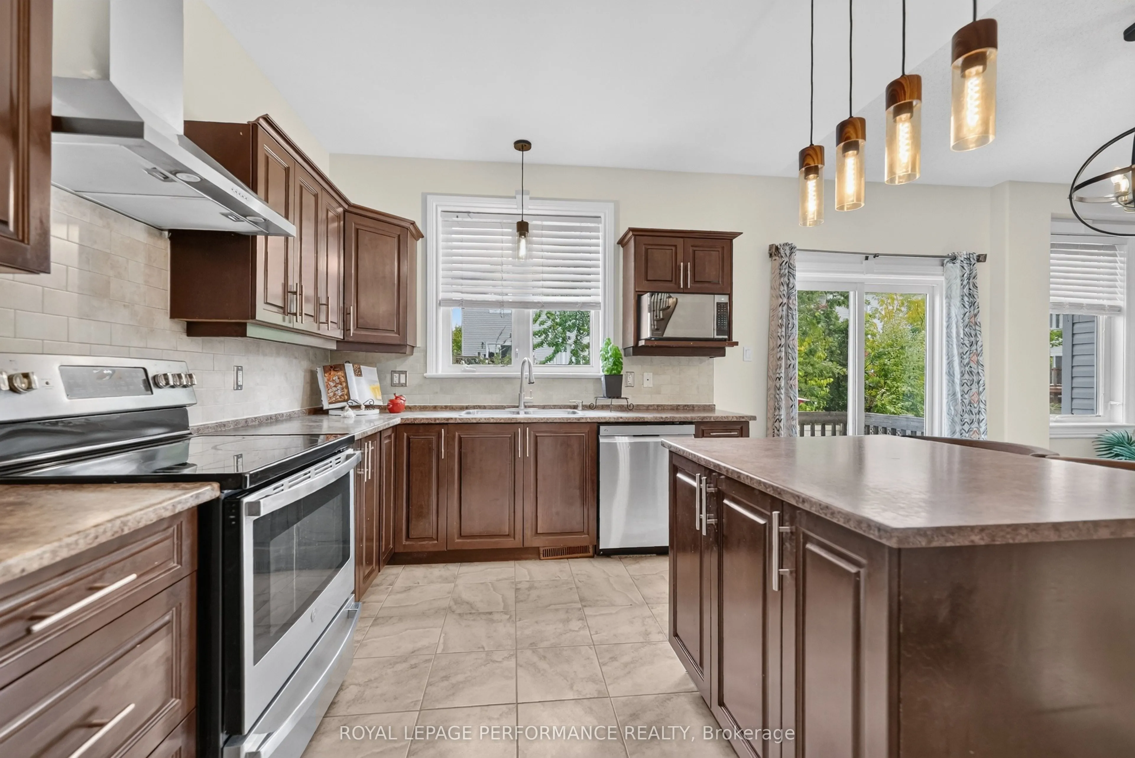 149 Topaze Crescent