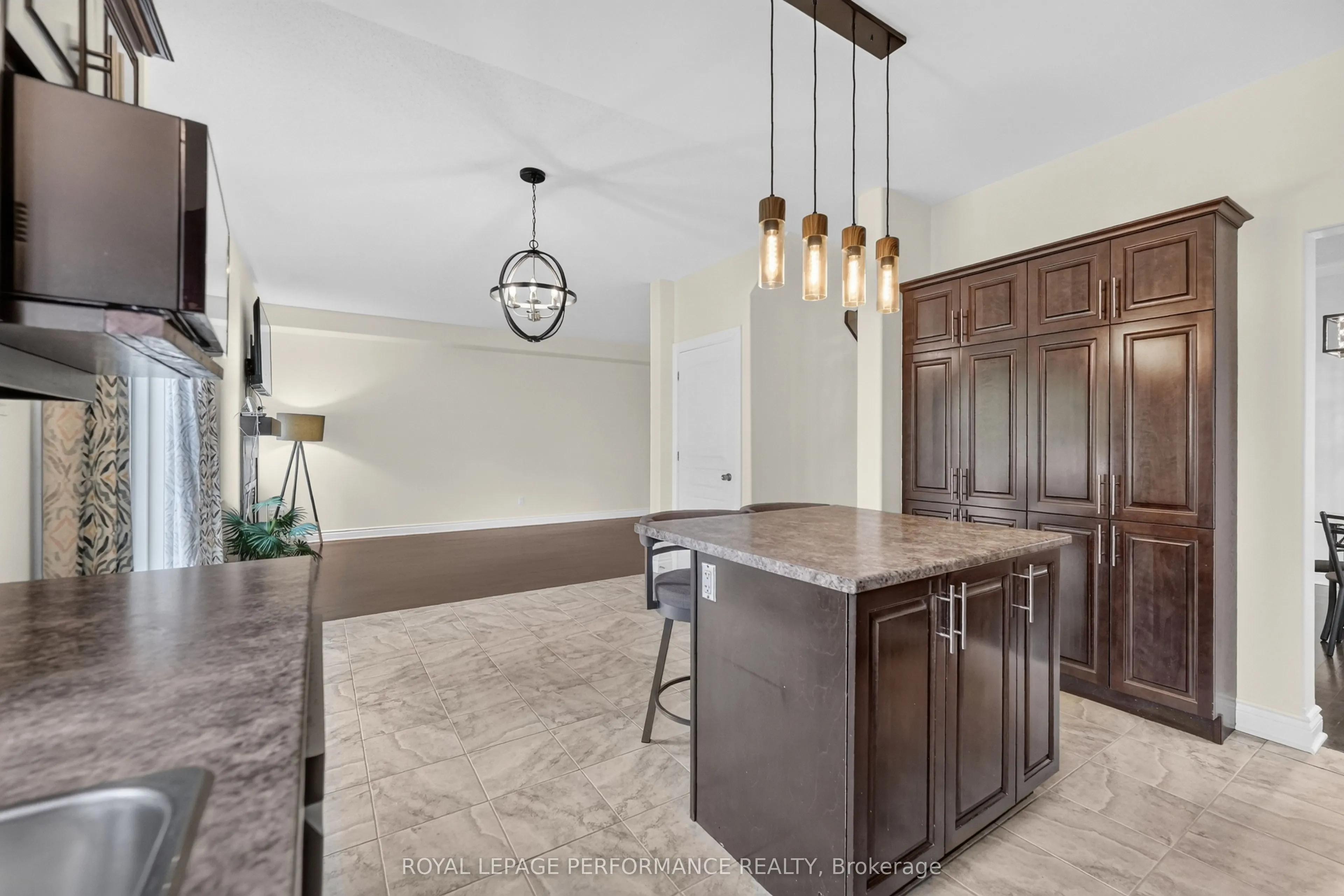 149 Topaze Crescent