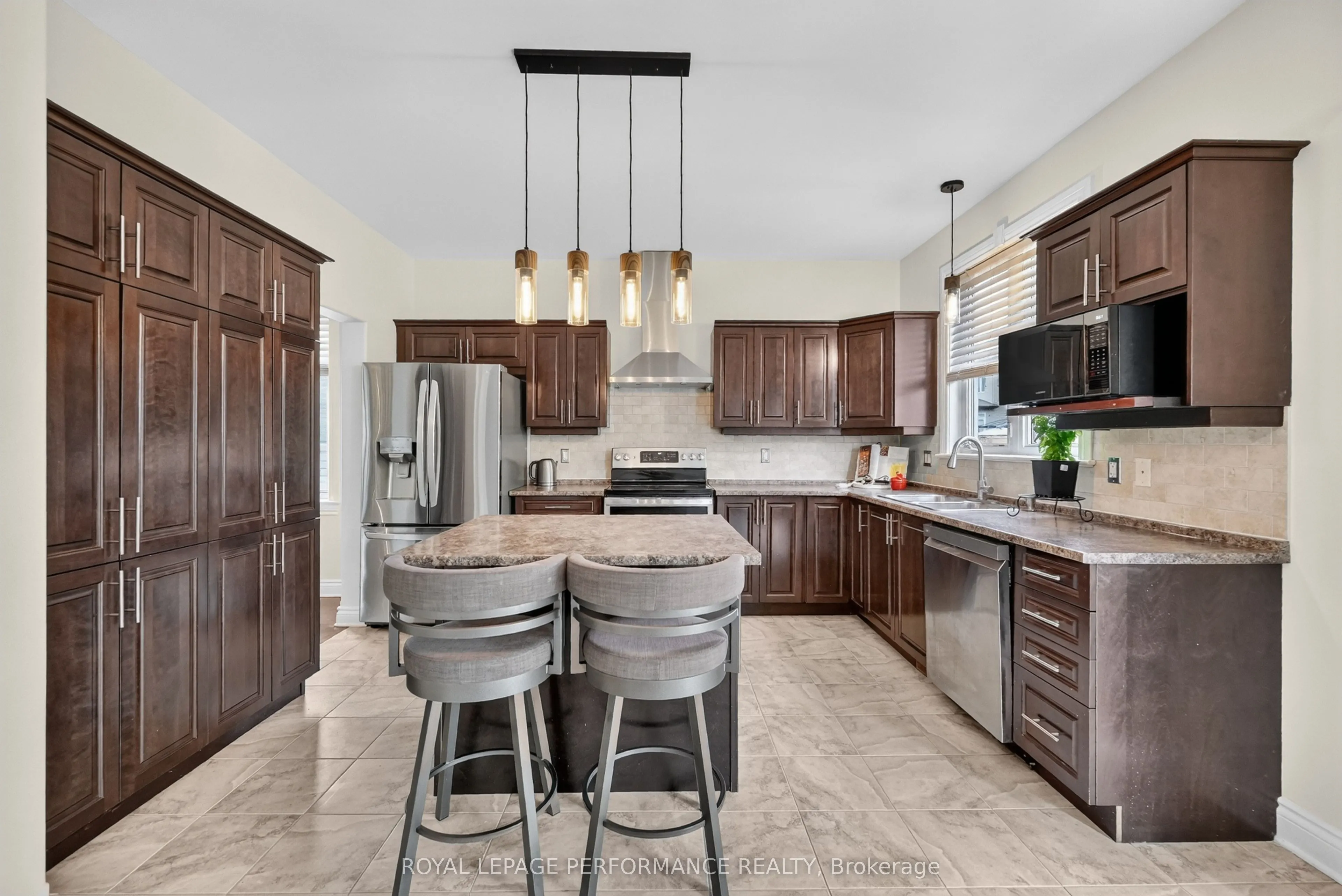 149 Topaze Crescent