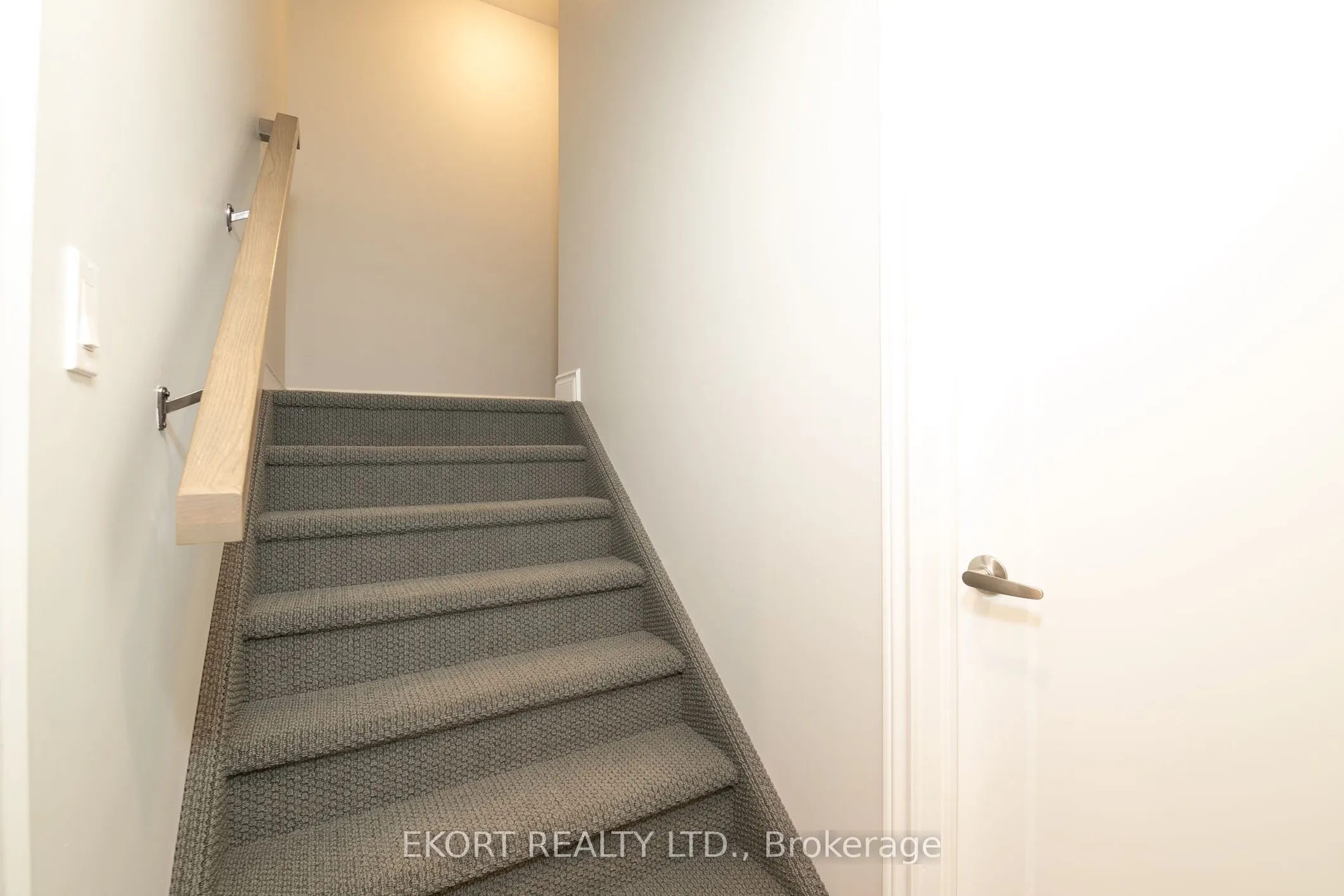 61 HAMPTON RIDGE Drive