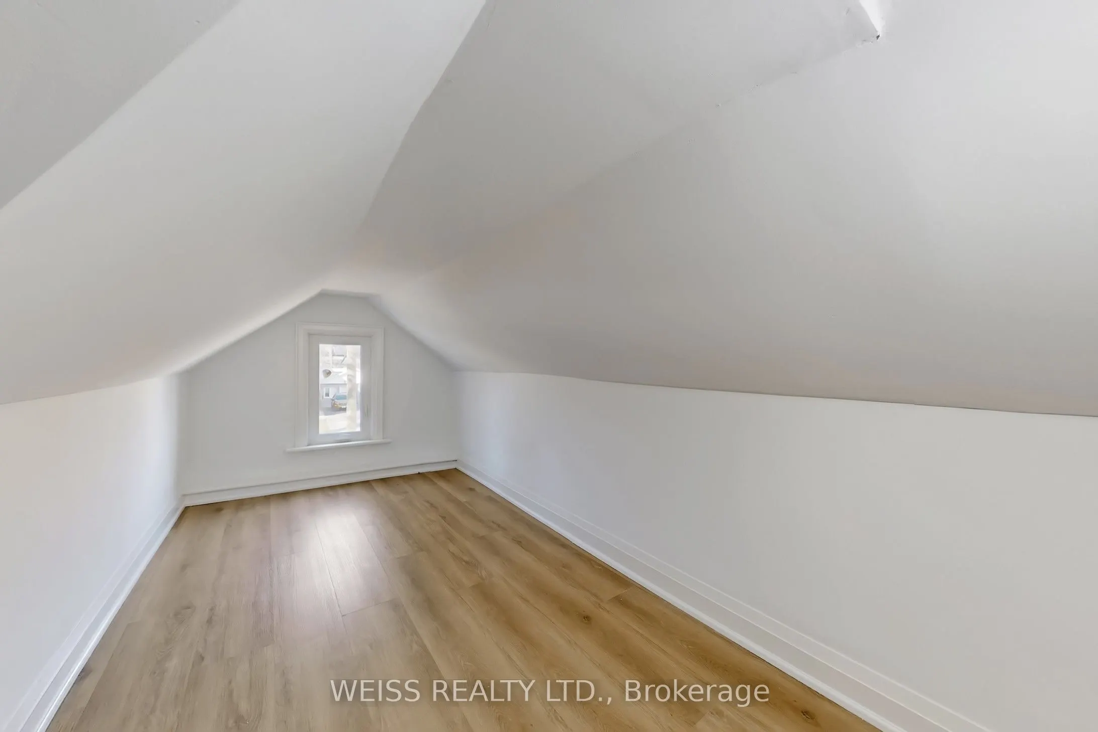 181 Talbot Street N