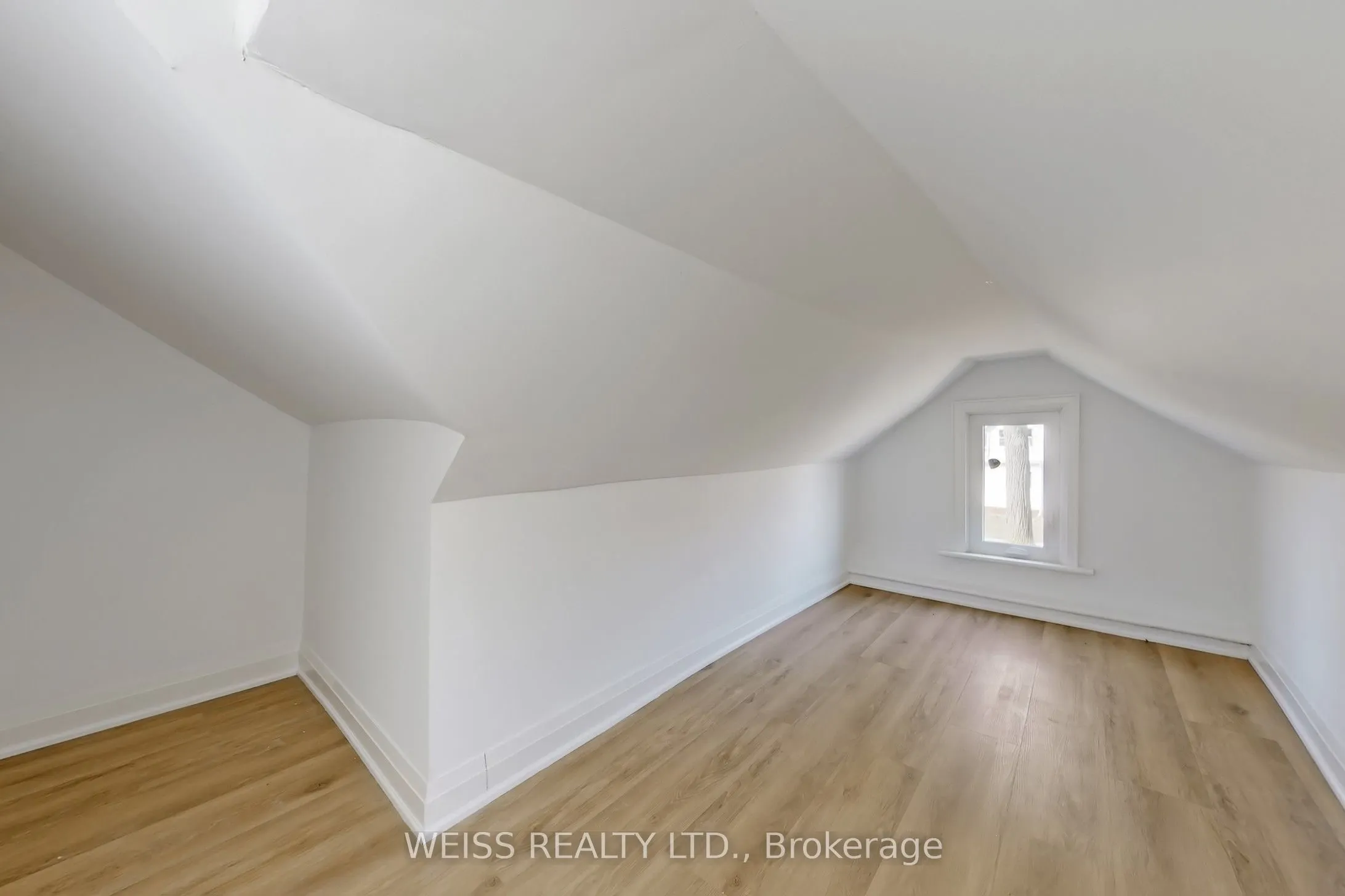 181 Talbot Street N
