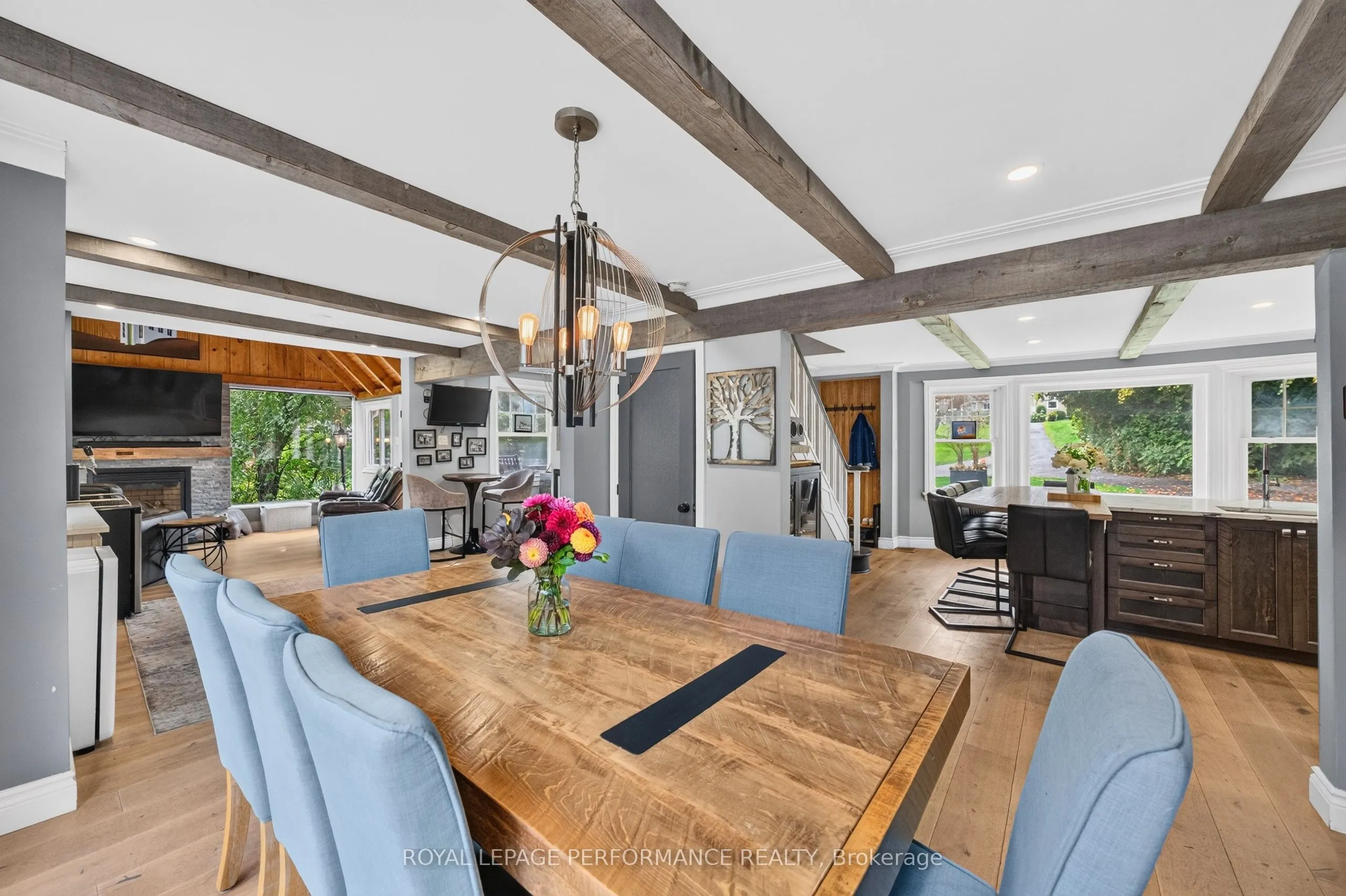 5587 Manotick Main Street
