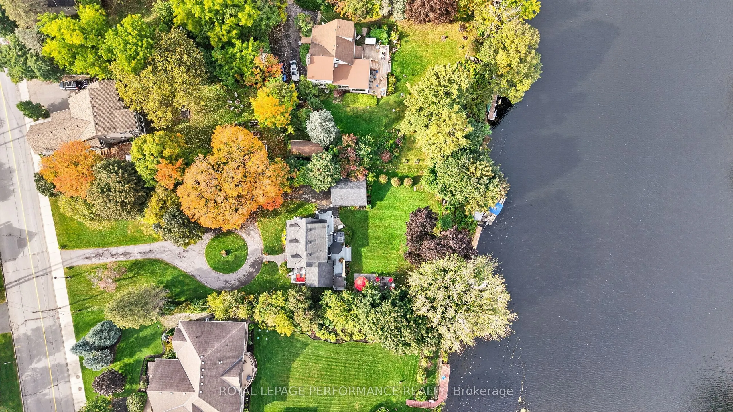 5587 Manotick Main Street
