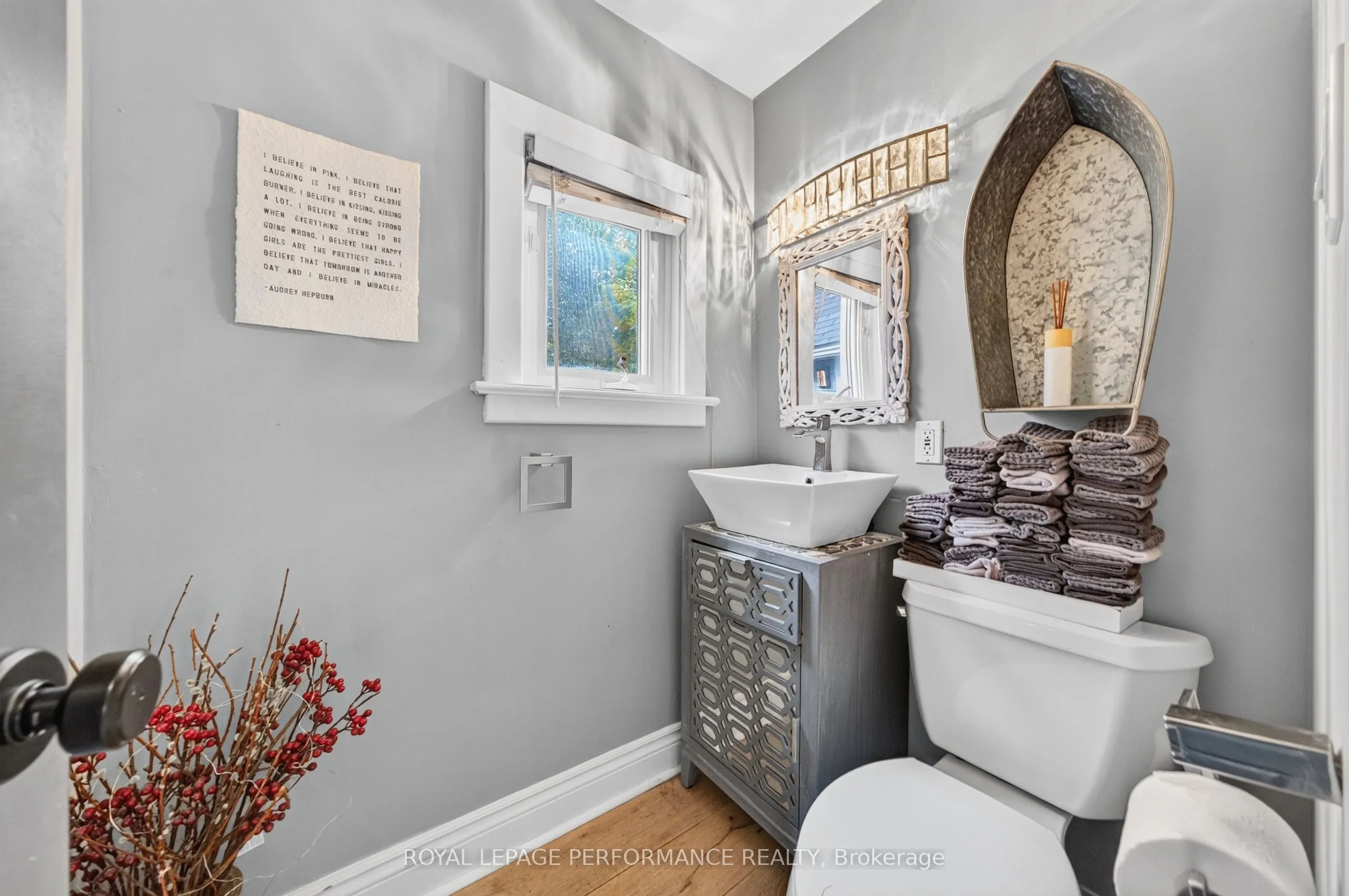 5587 Manotick Main Street