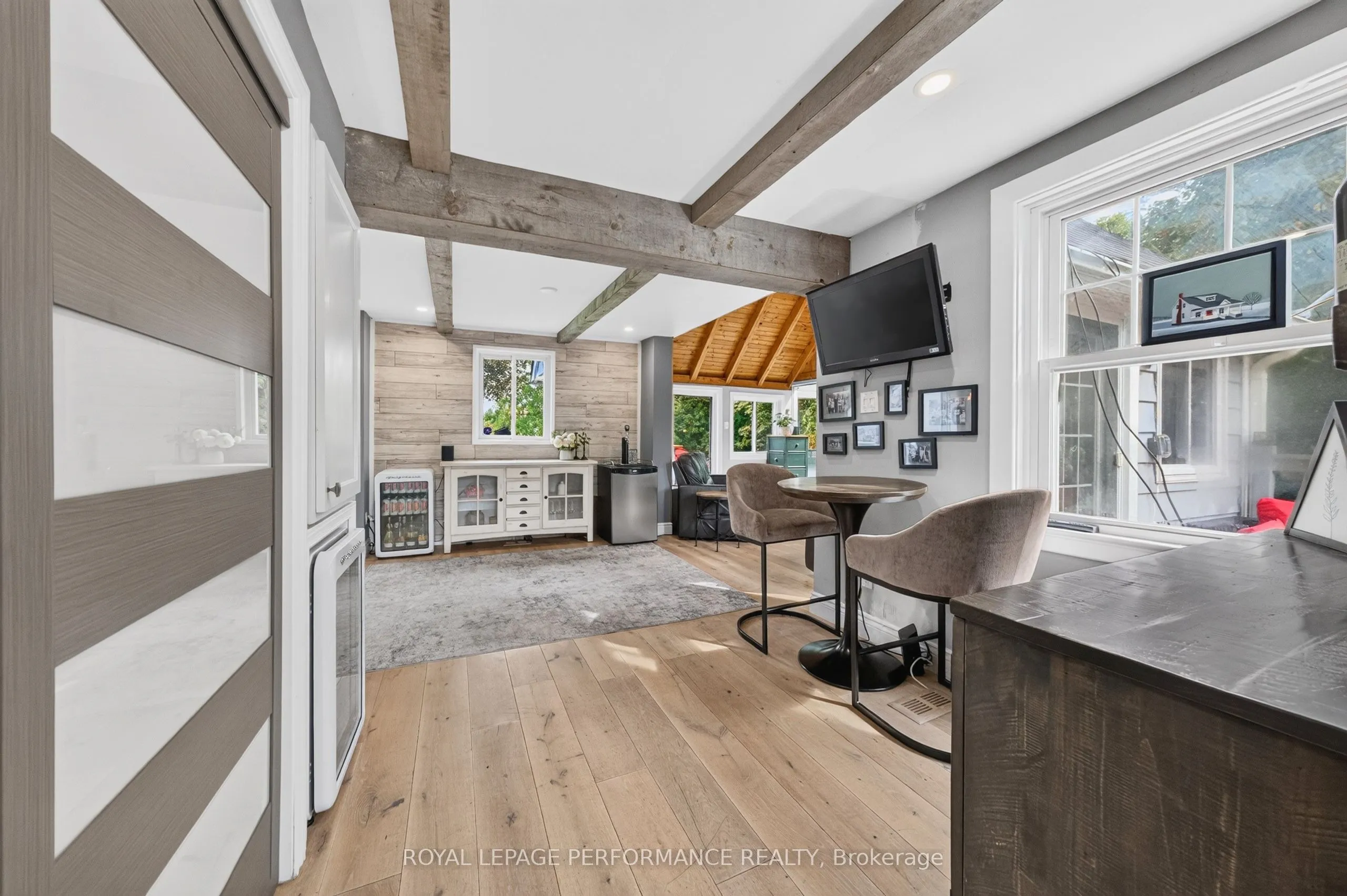 5587 Manotick Main Street