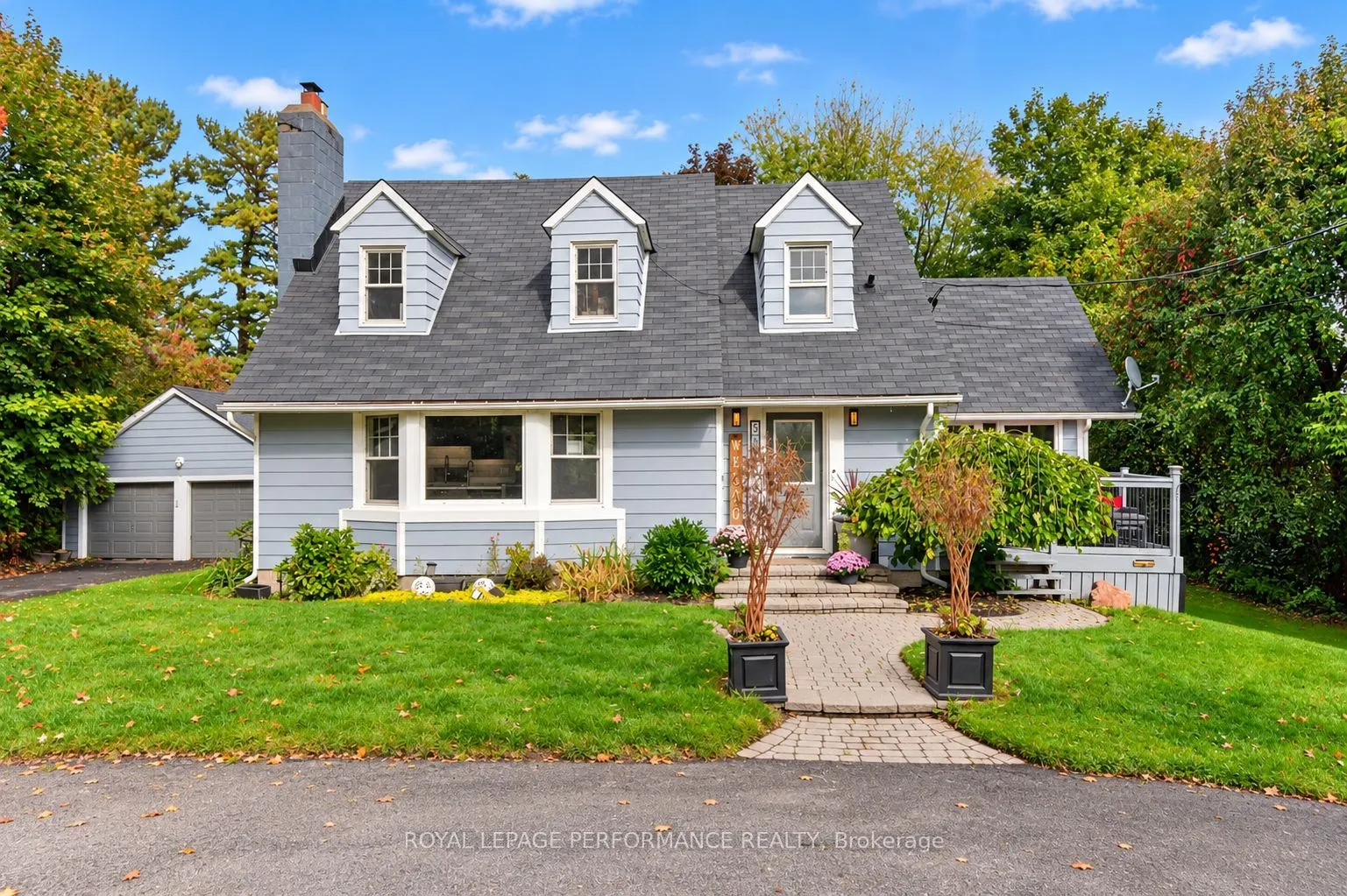 5587 Manotick Main Street