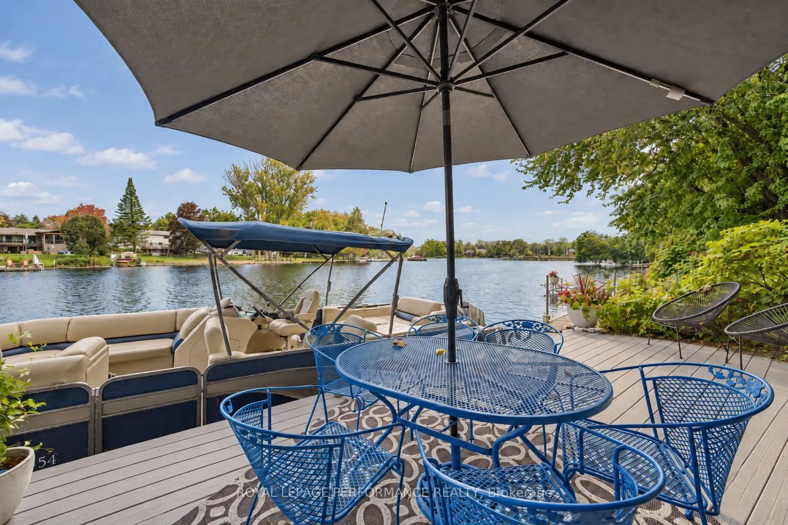 5587 Manotick Main Street