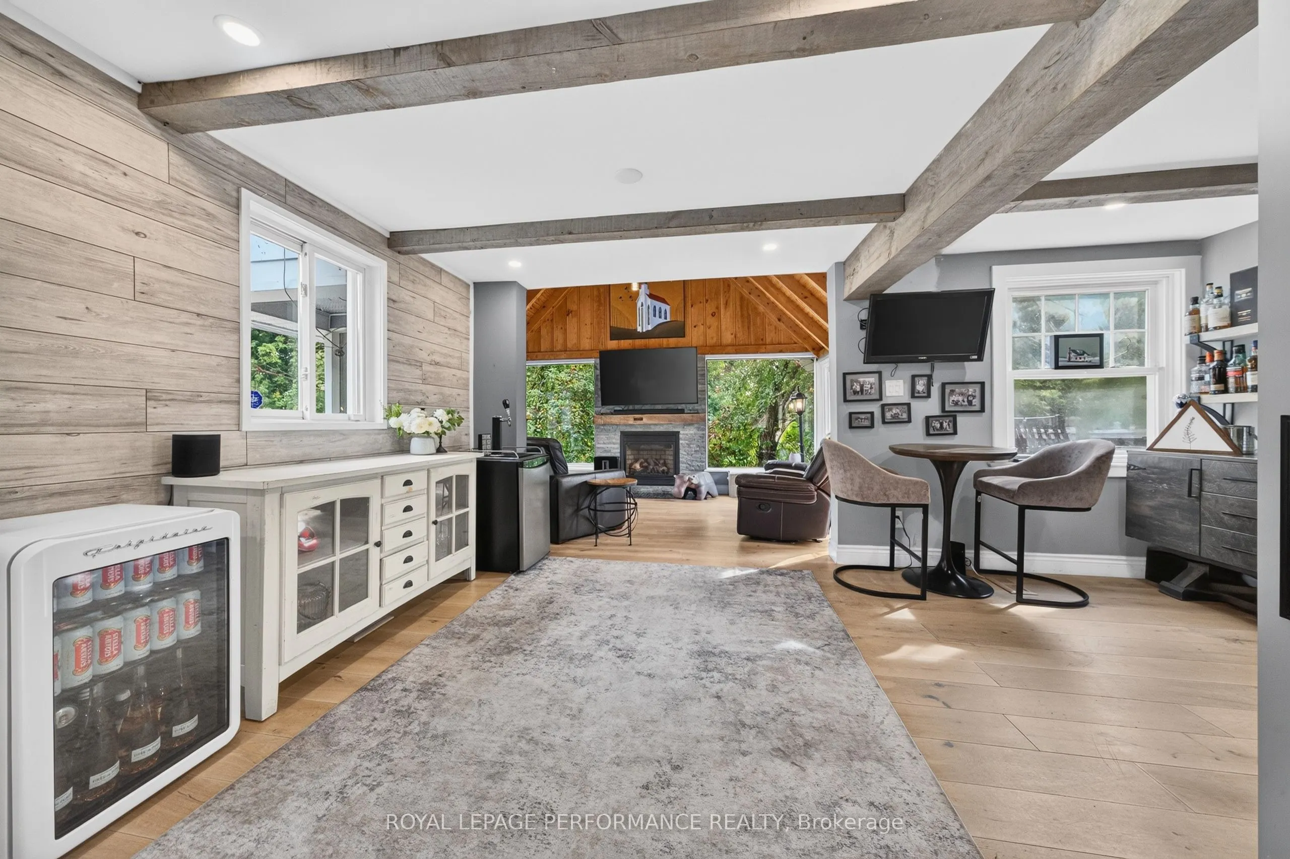 5587 Manotick Main Street