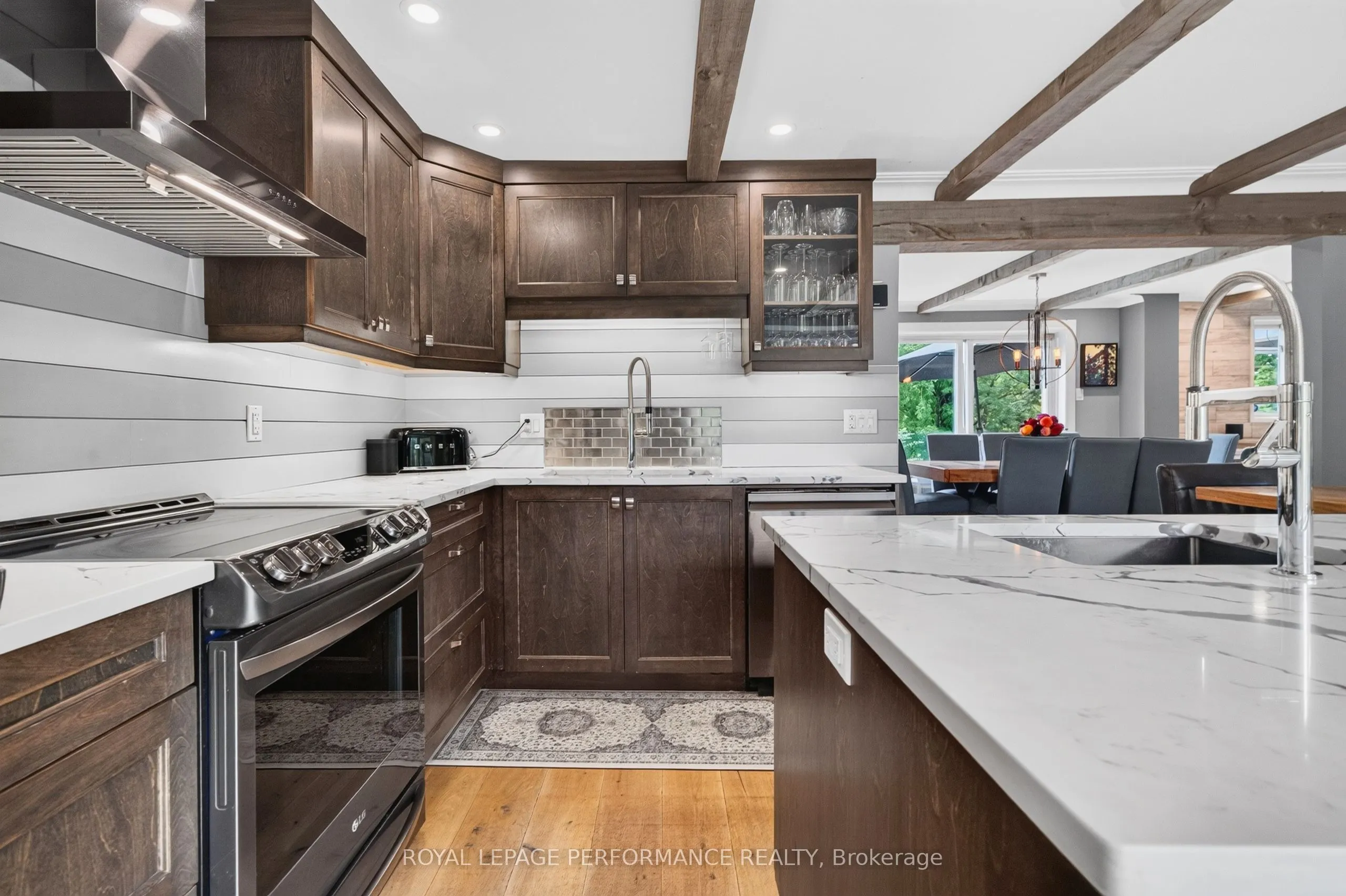 5587 Manotick Main Street