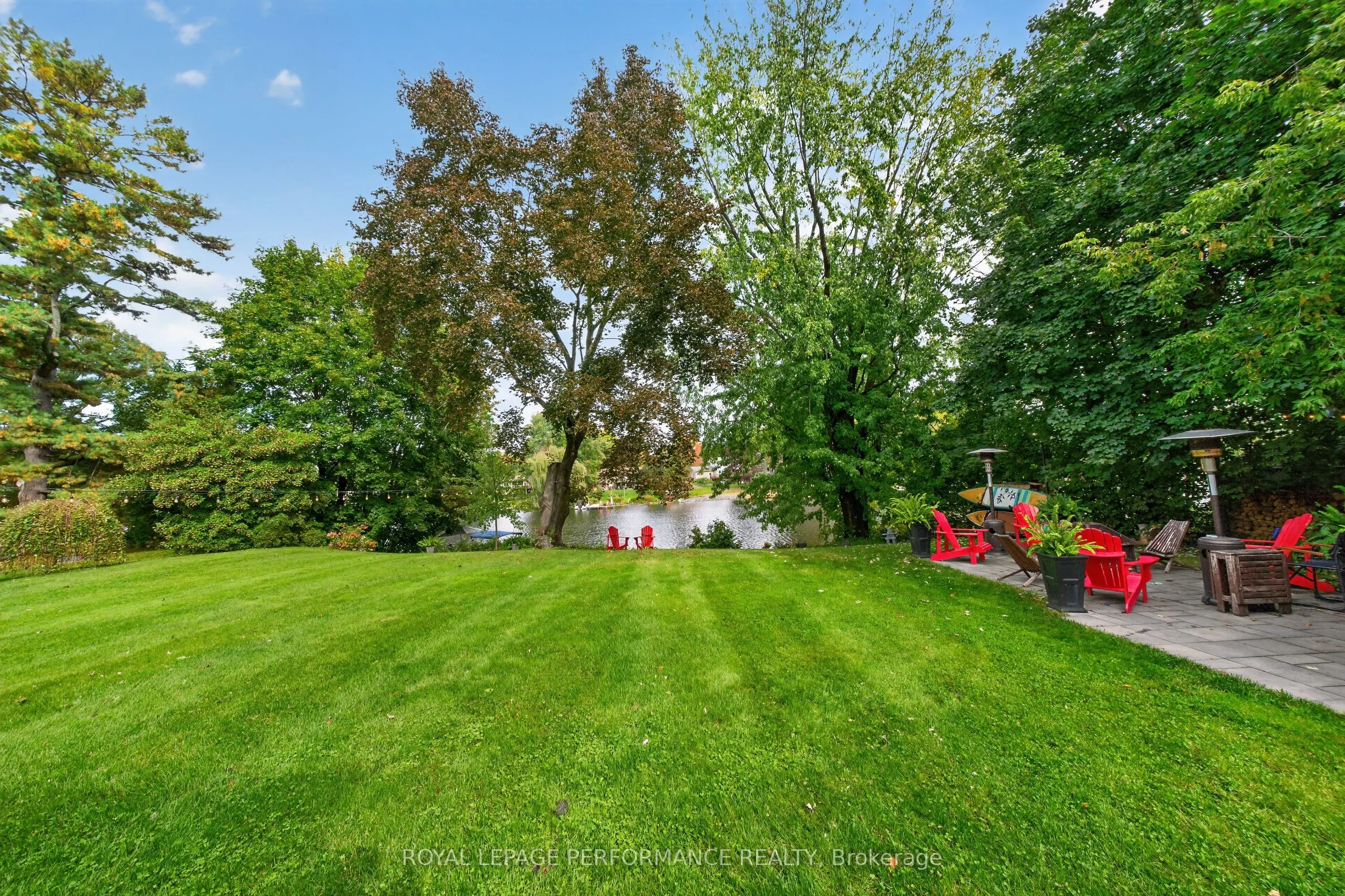 5587 Manotick Main Street