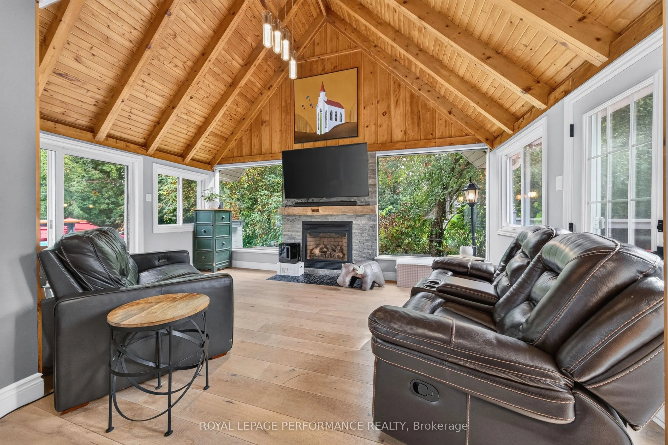 5587 Manotick Main Street