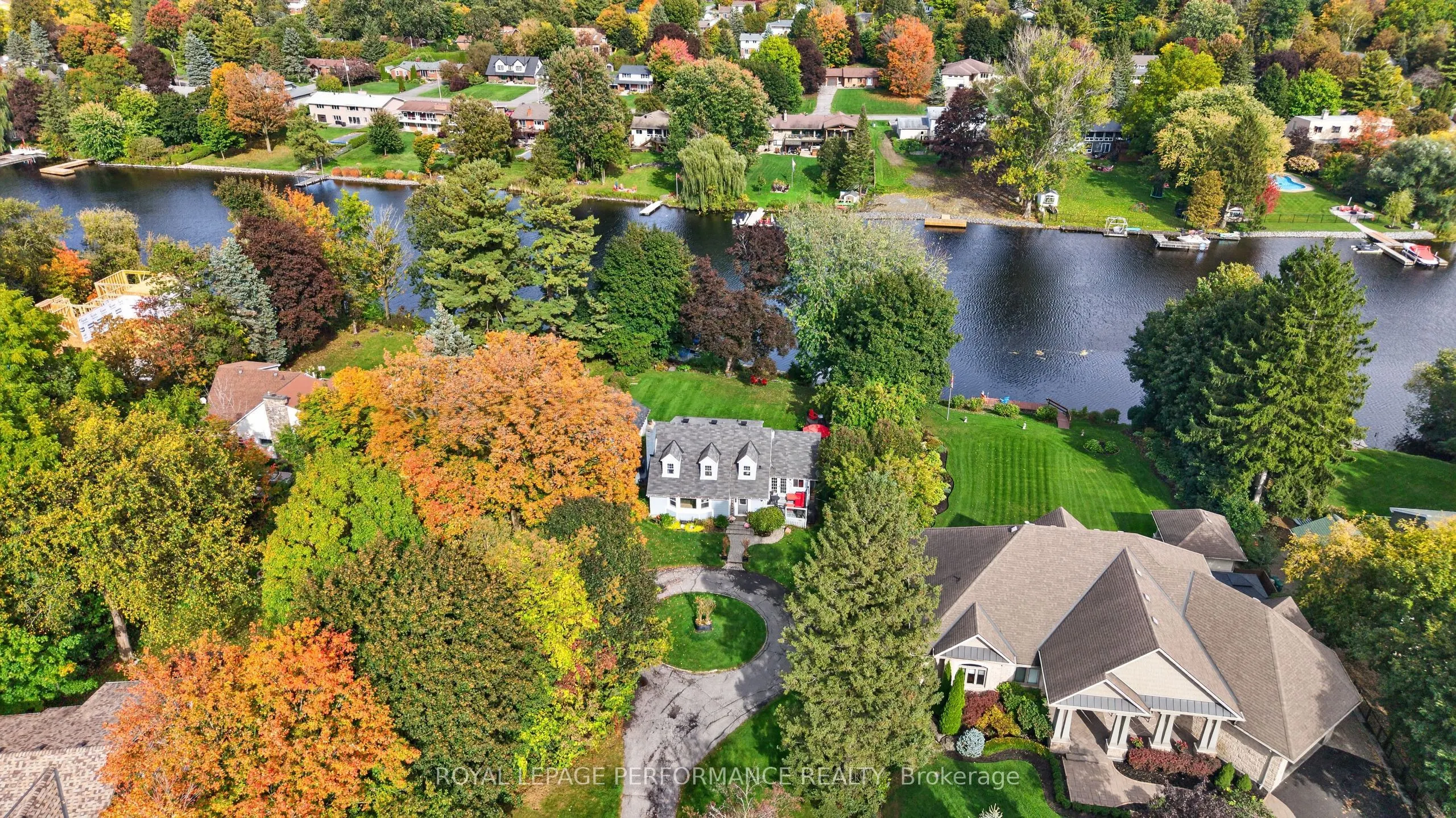 5587 Manotick Main Street