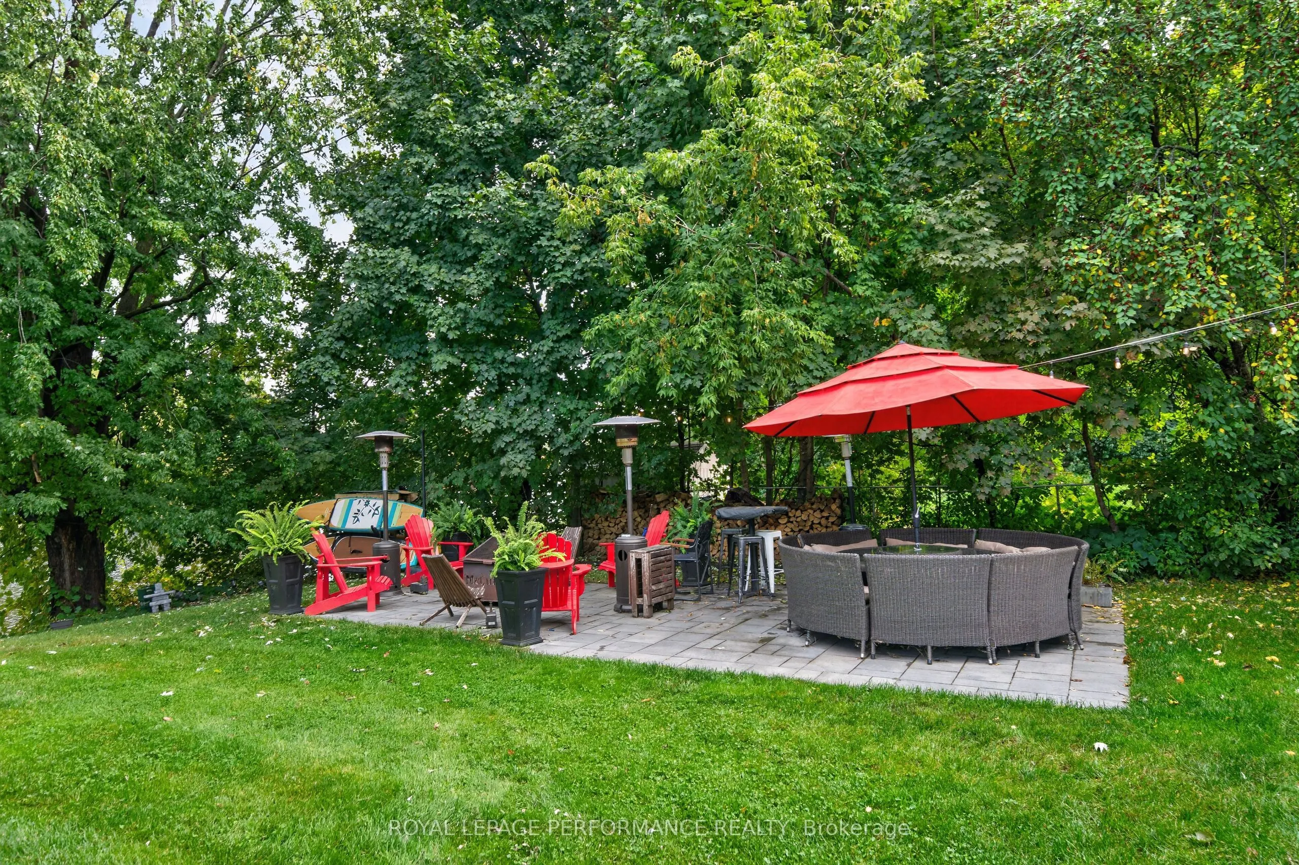 5587 Manotick Main Street