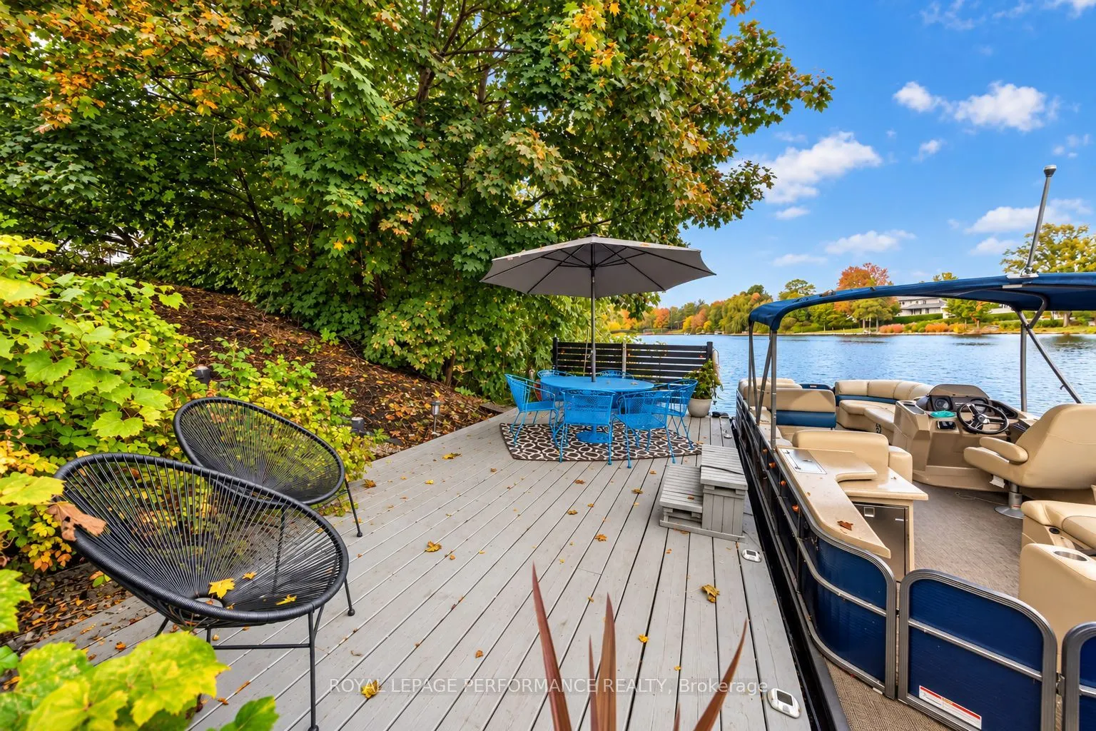 5587 Manotick Main Street