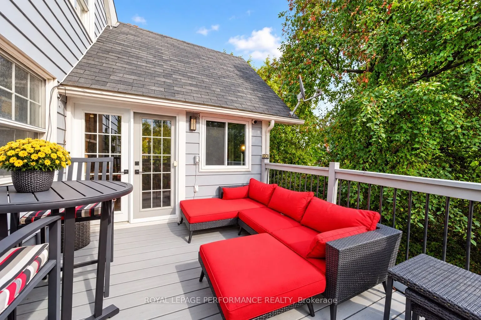 5587 Manotick Main Street