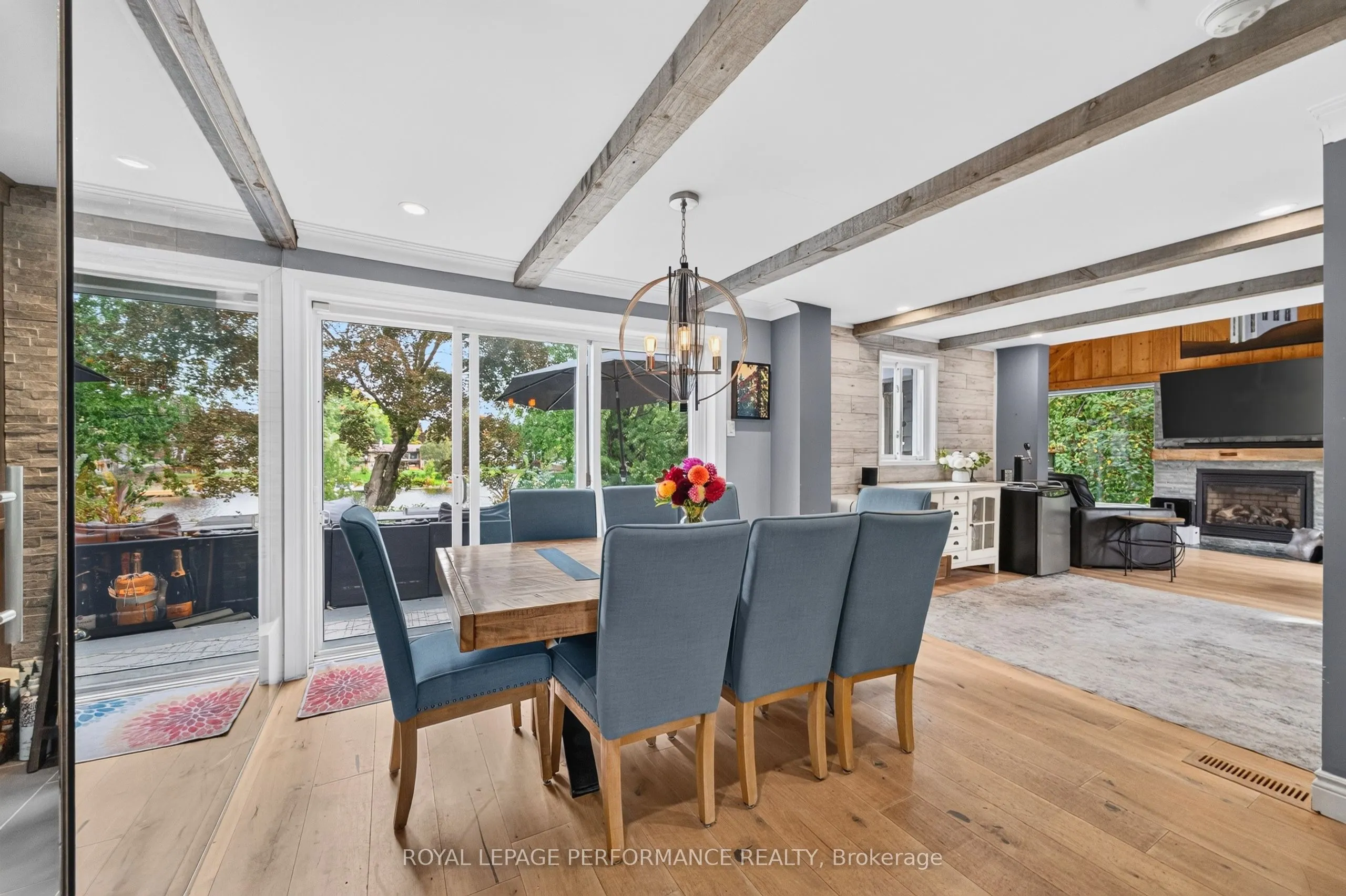 5587 Manotick Main Street