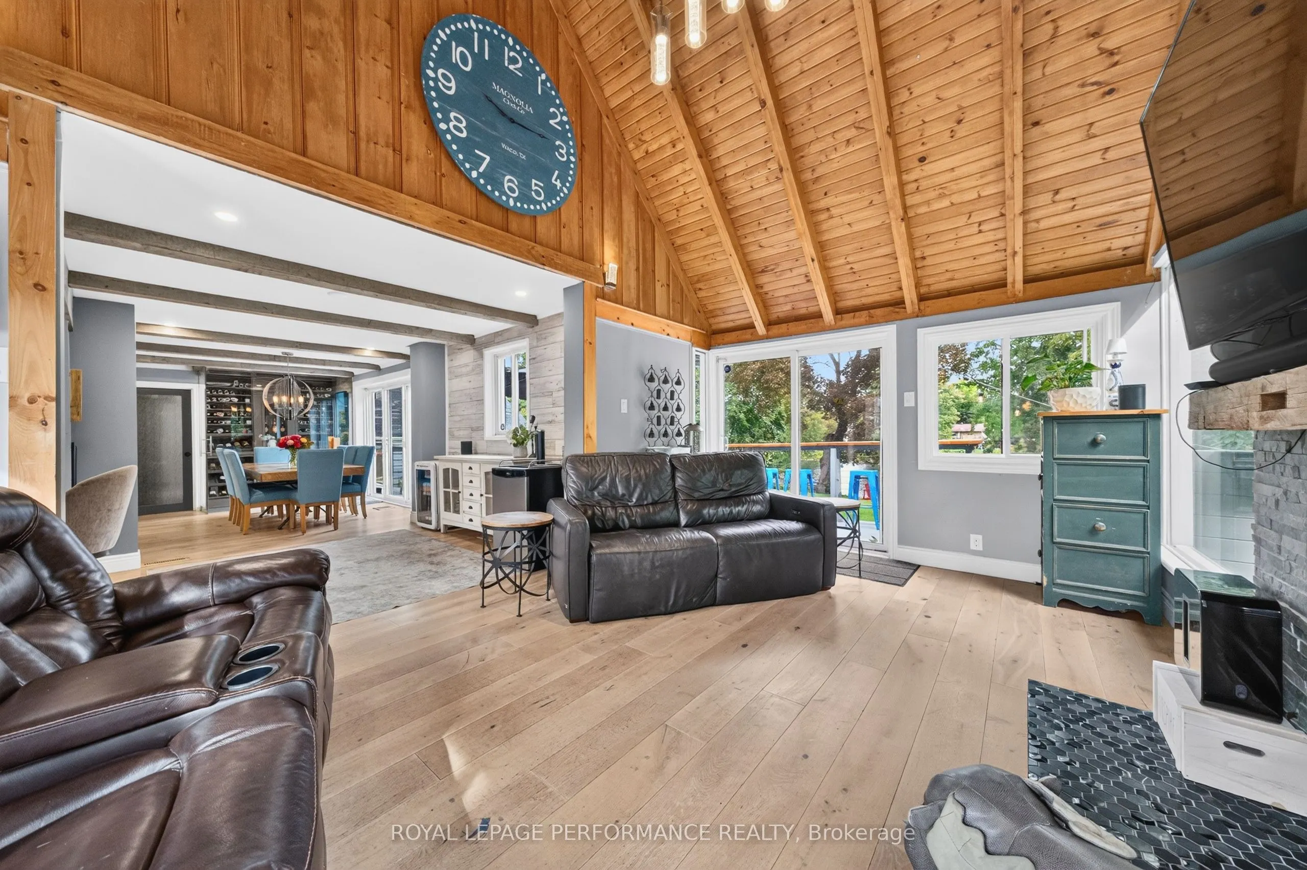 5587 Manotick Main Street