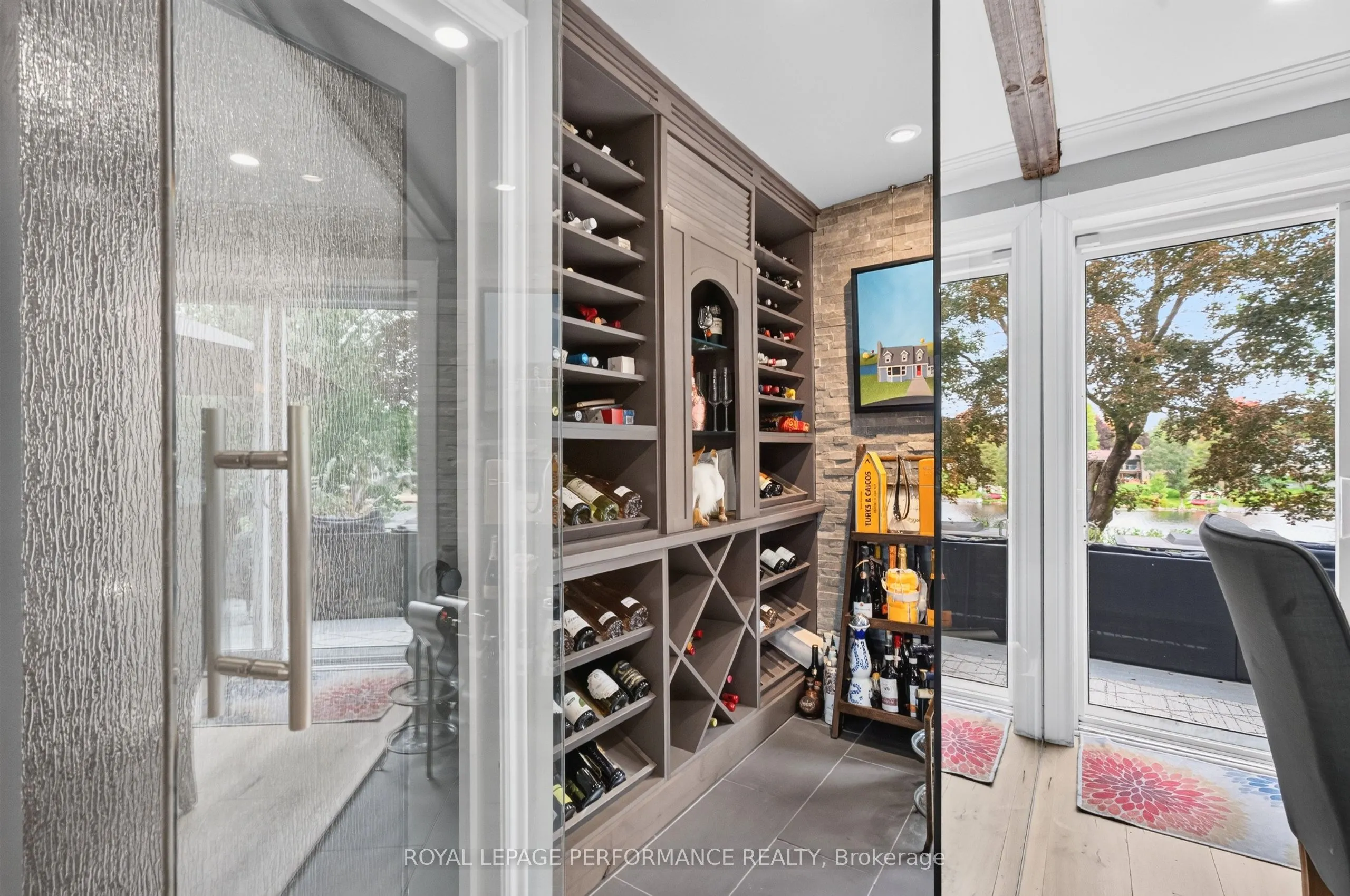 5587 Manotick Main Street