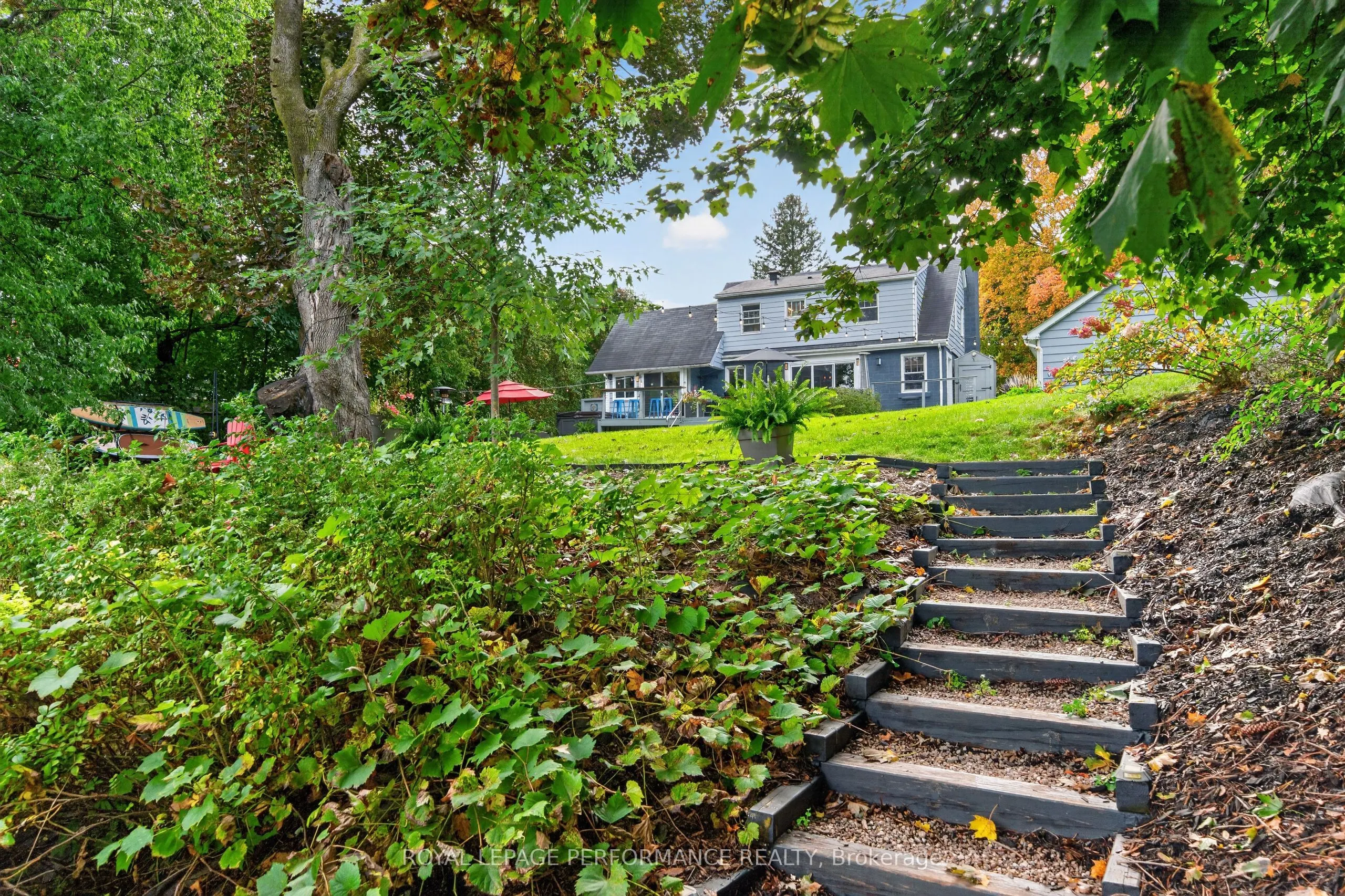 5587 Manotick Main Street