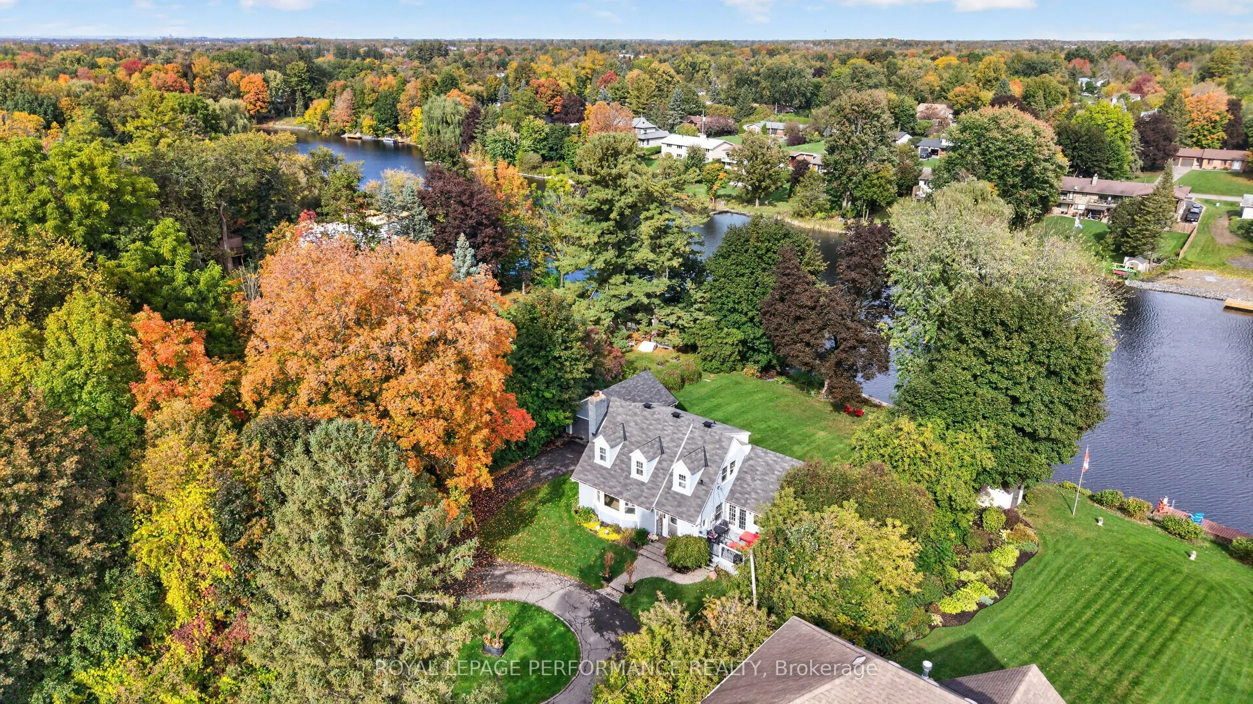 5587 Manotick Main Street