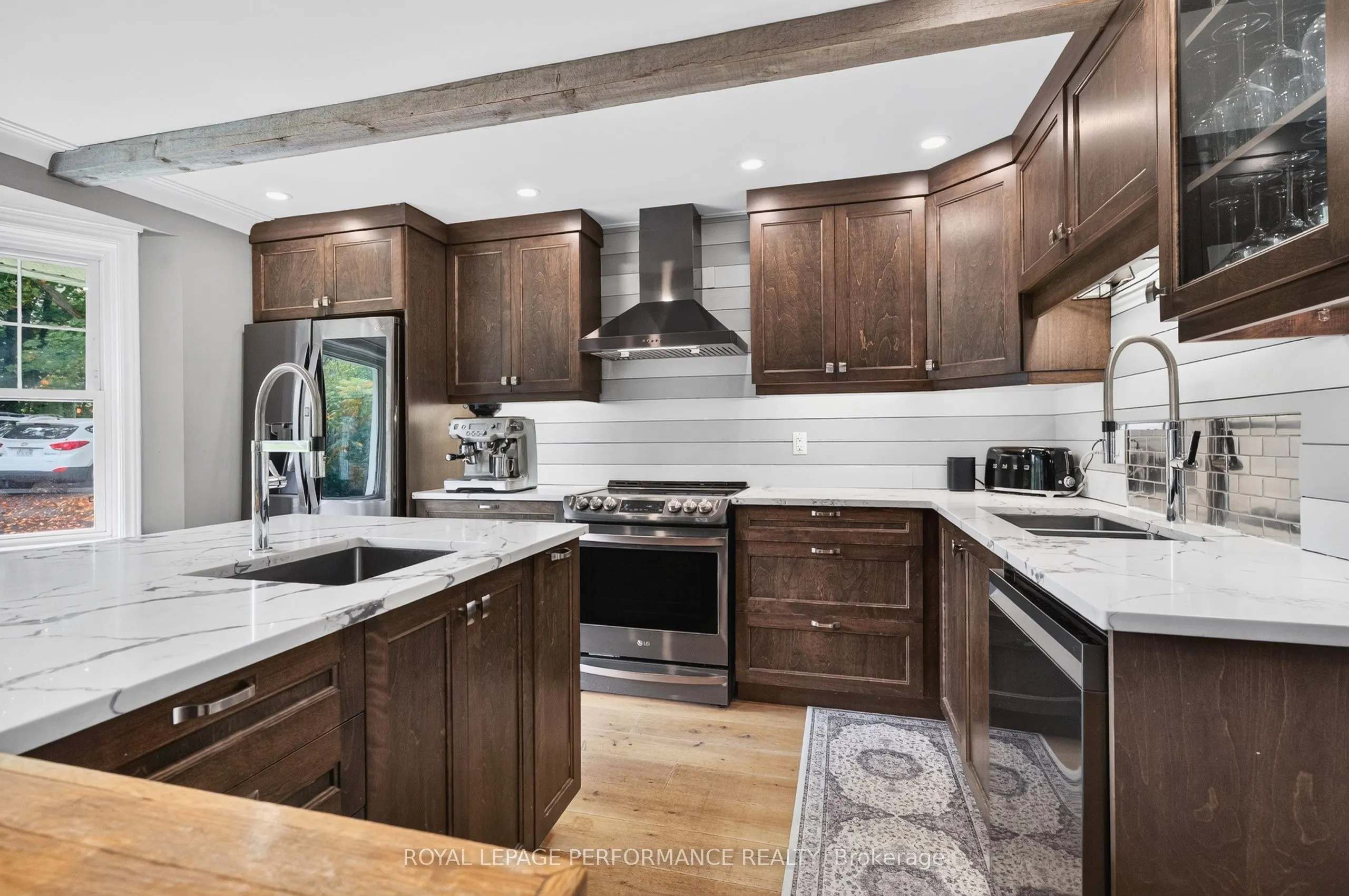5587 Manotick Main Street