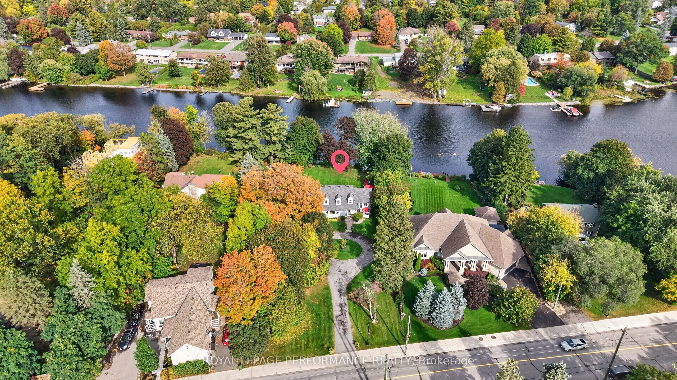 5587 Manotick Main Street