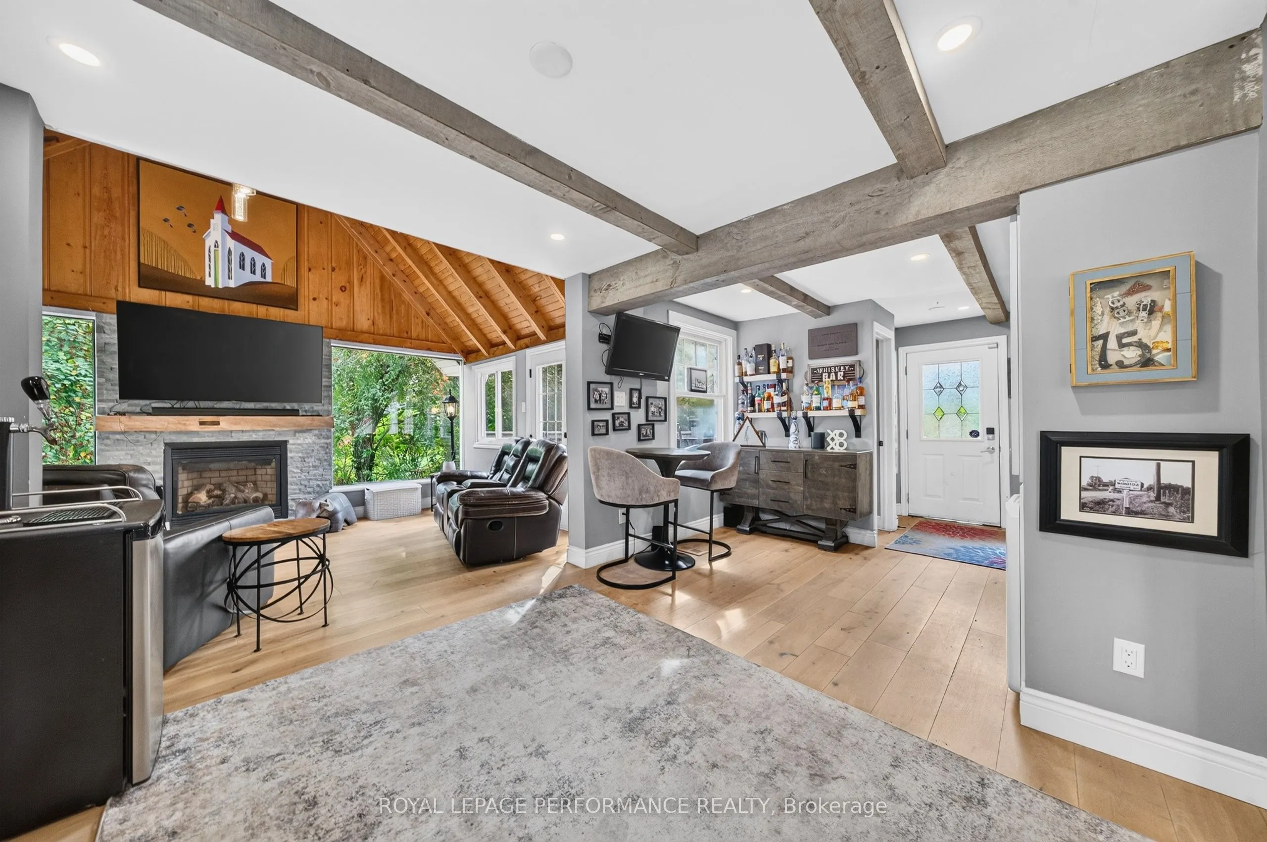 5587 Manotick Main Street