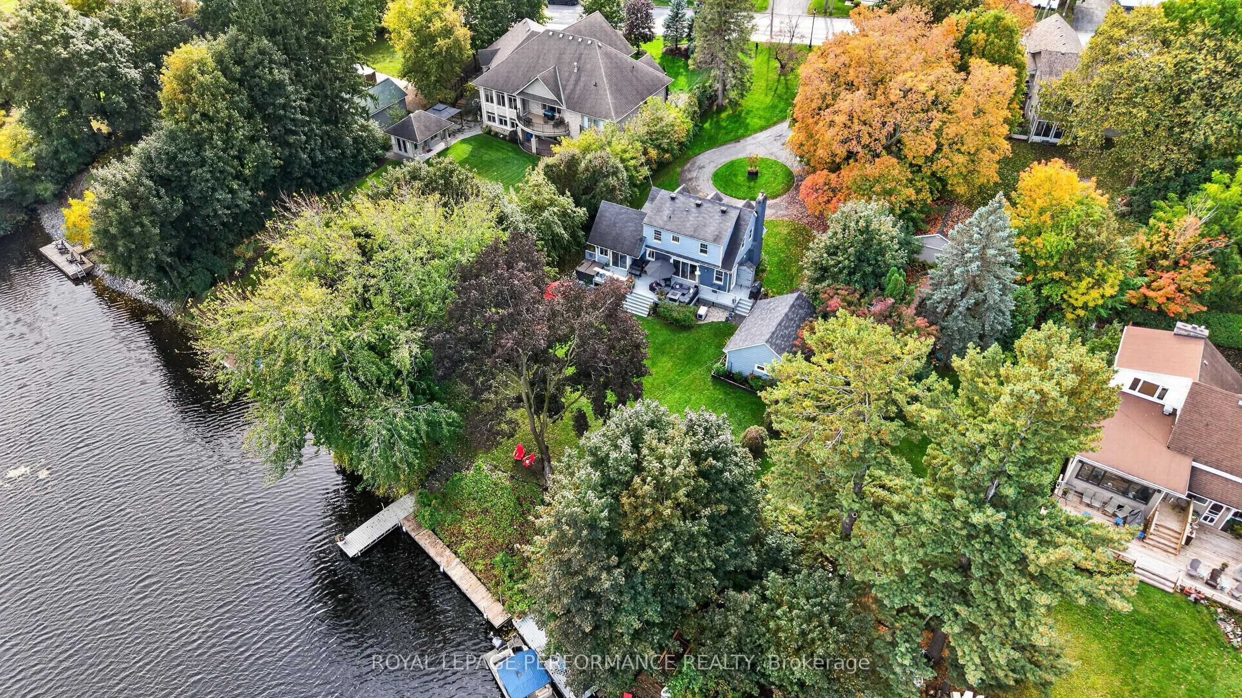5587 Manotick Main Street