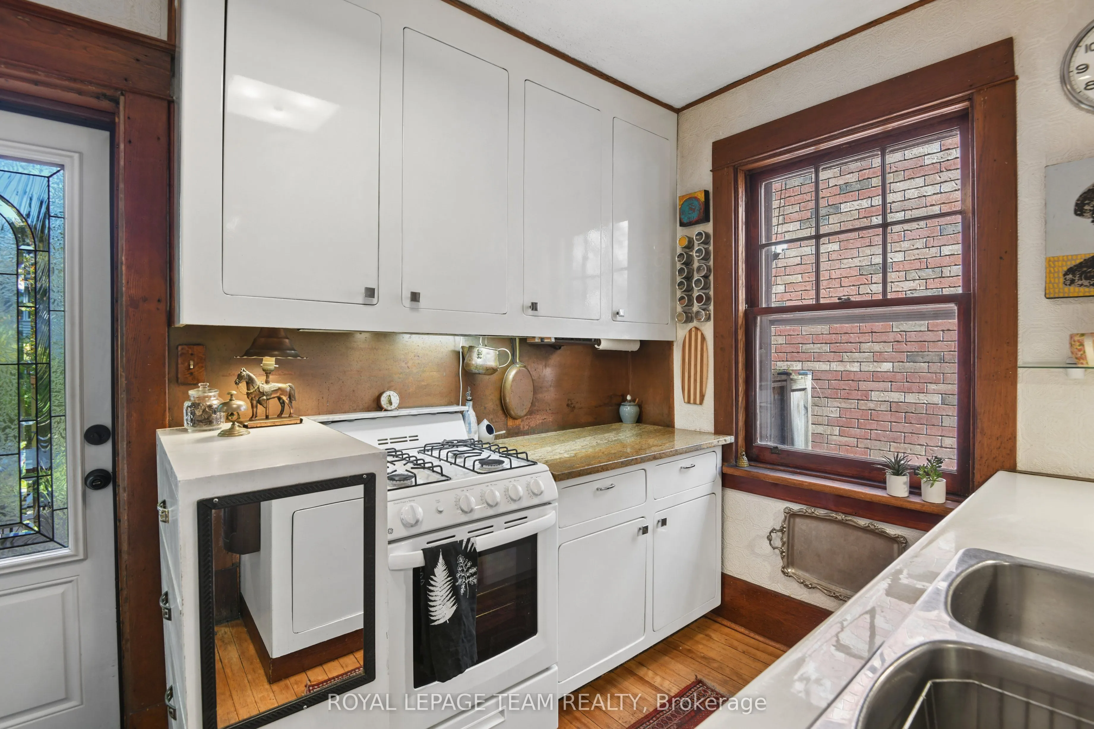 7 Thornton Avenue
