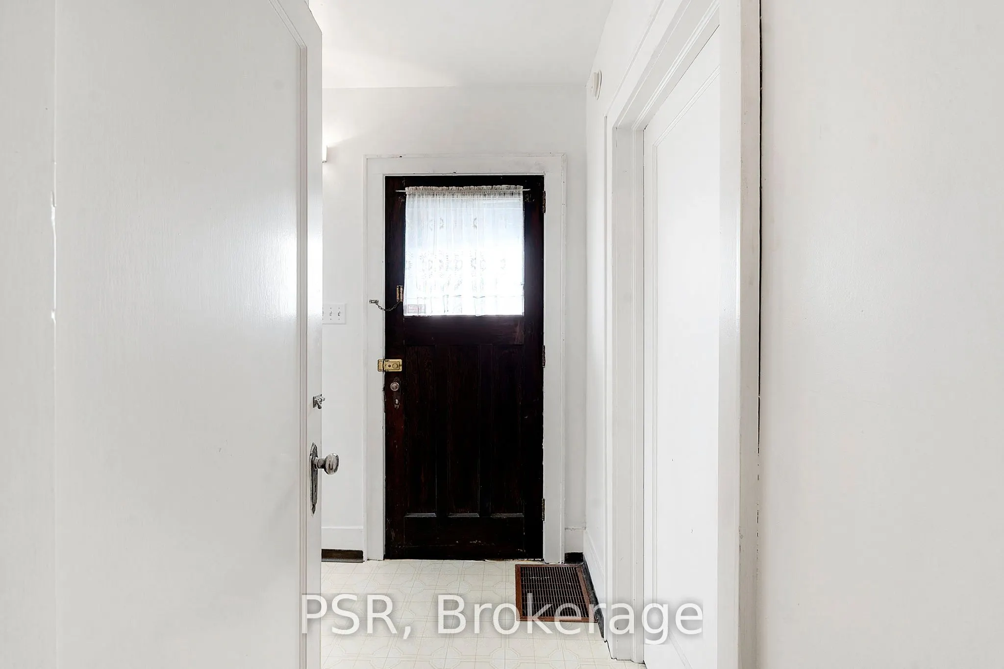 381 Victoria Street N