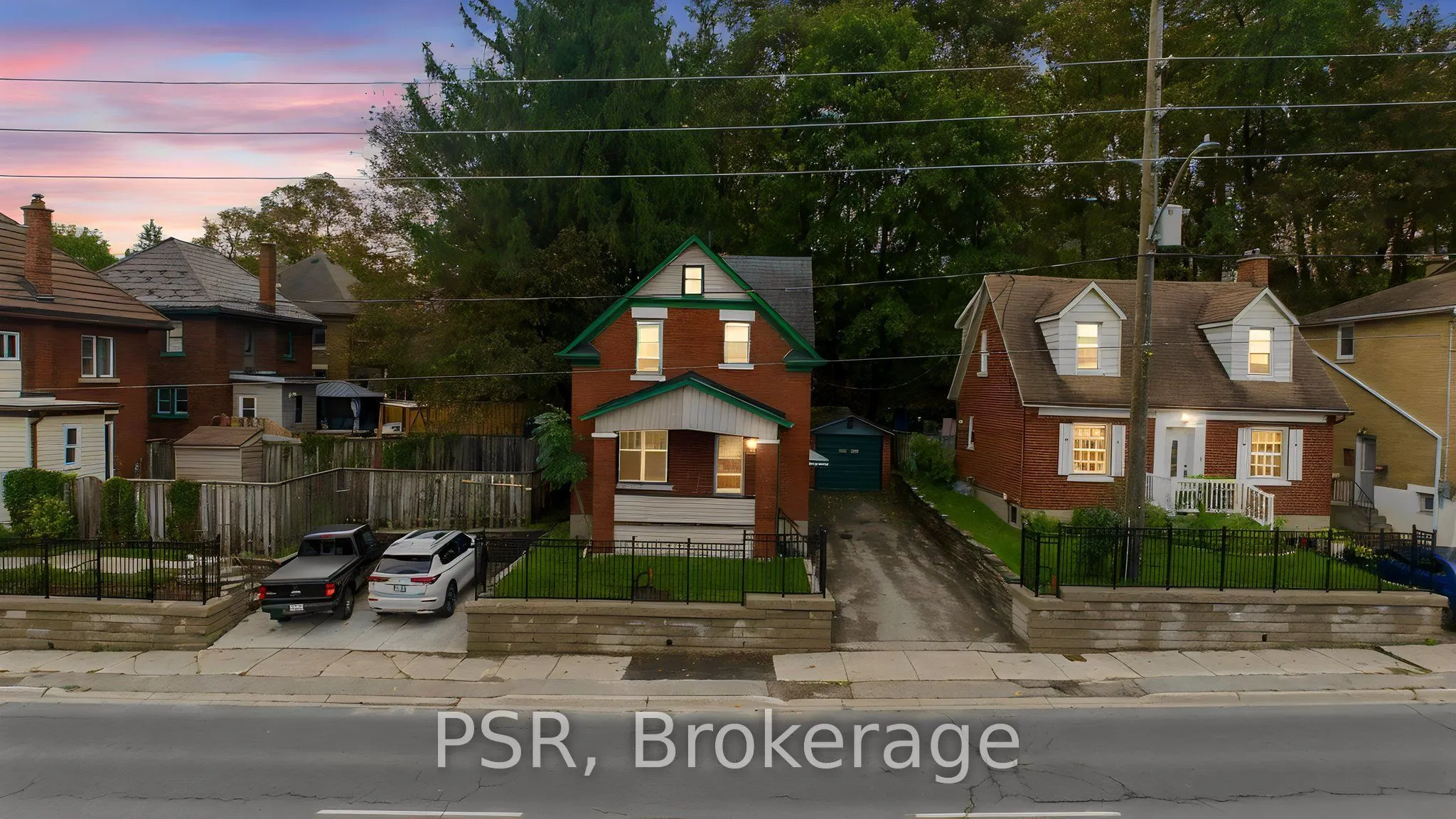 381 Victoria Street N