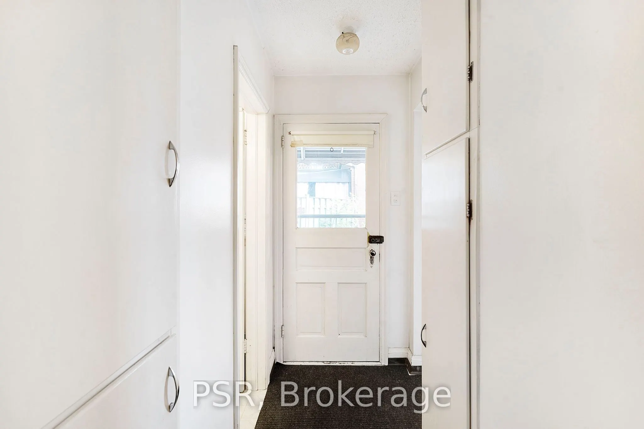 381 Victoria Street N
