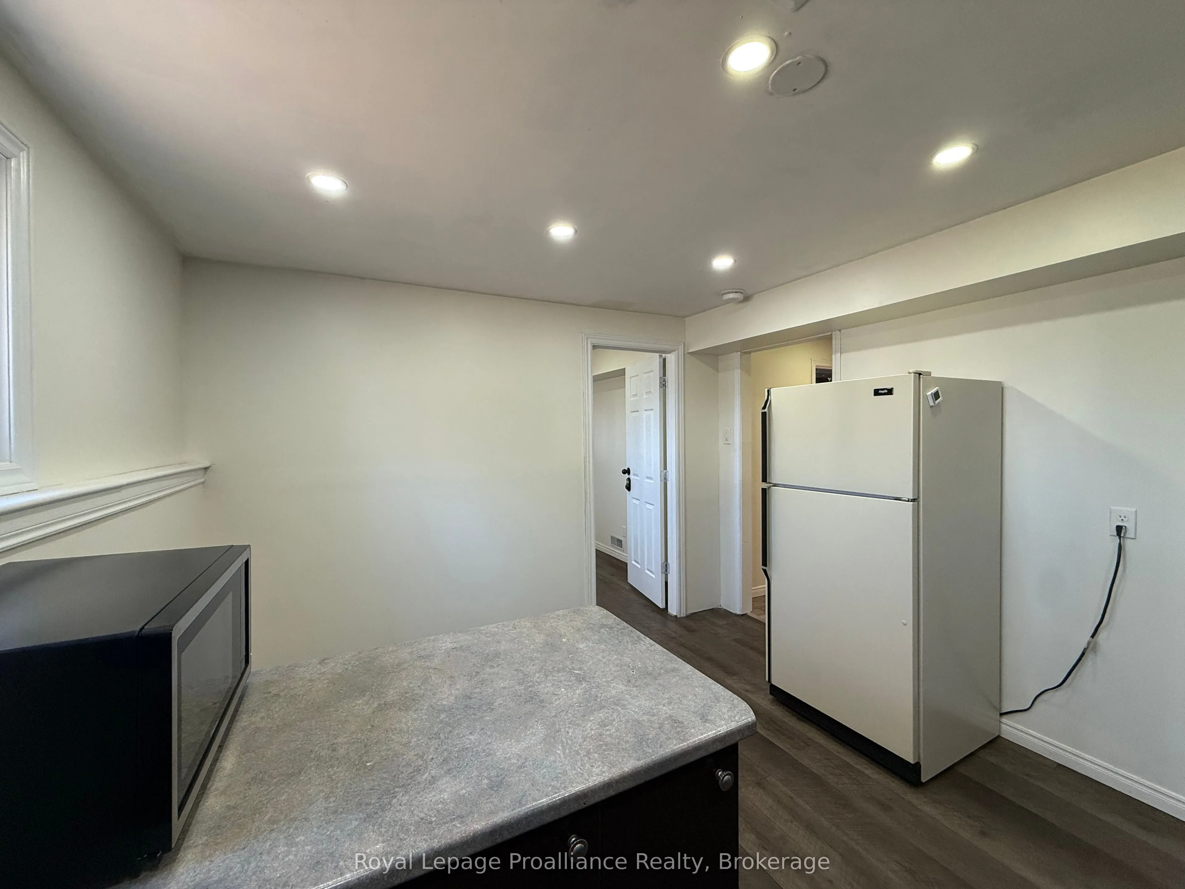 939 Dainard Drive #Lower Unit