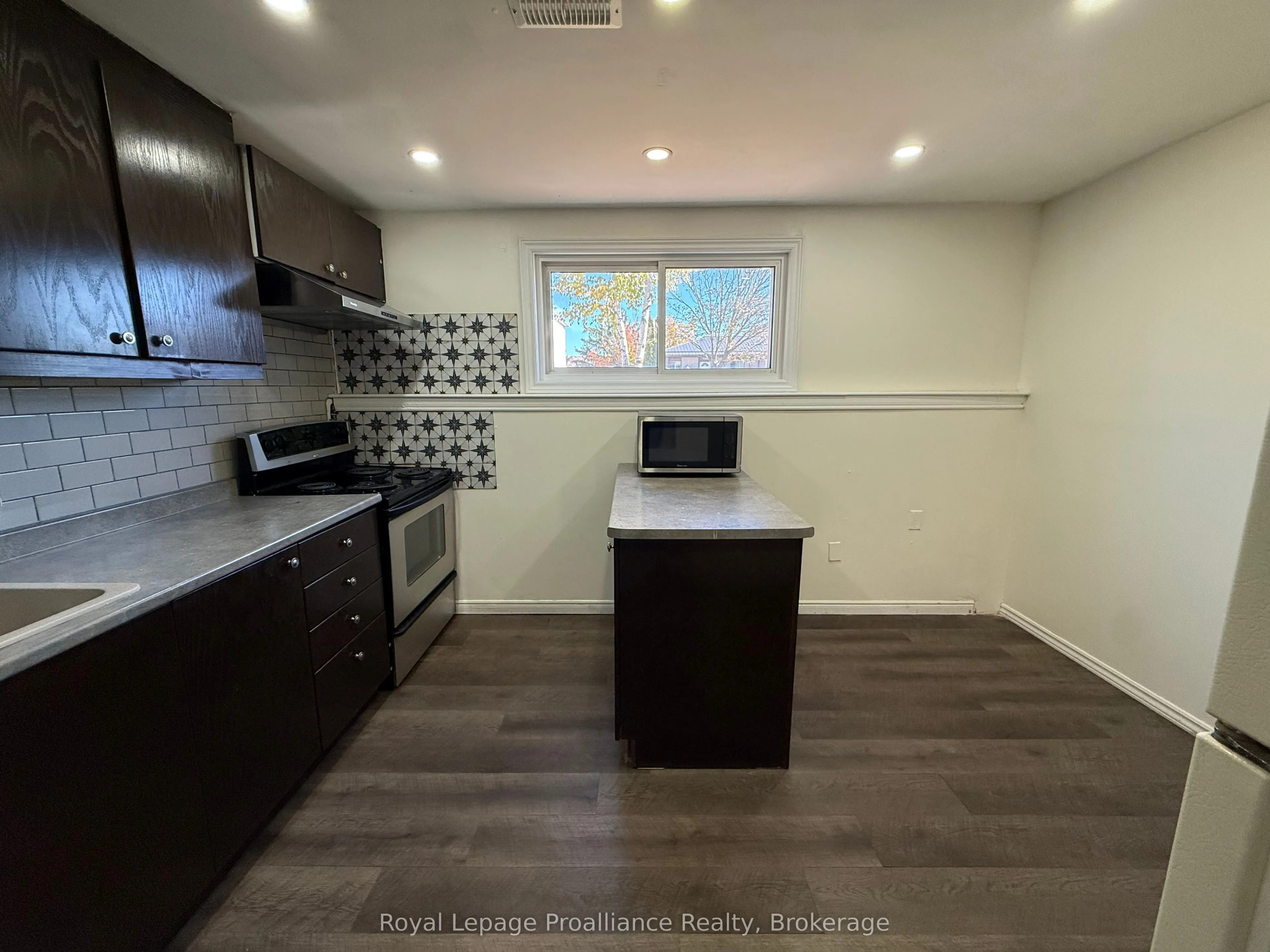 939 Dainard Drive #Lower Unit