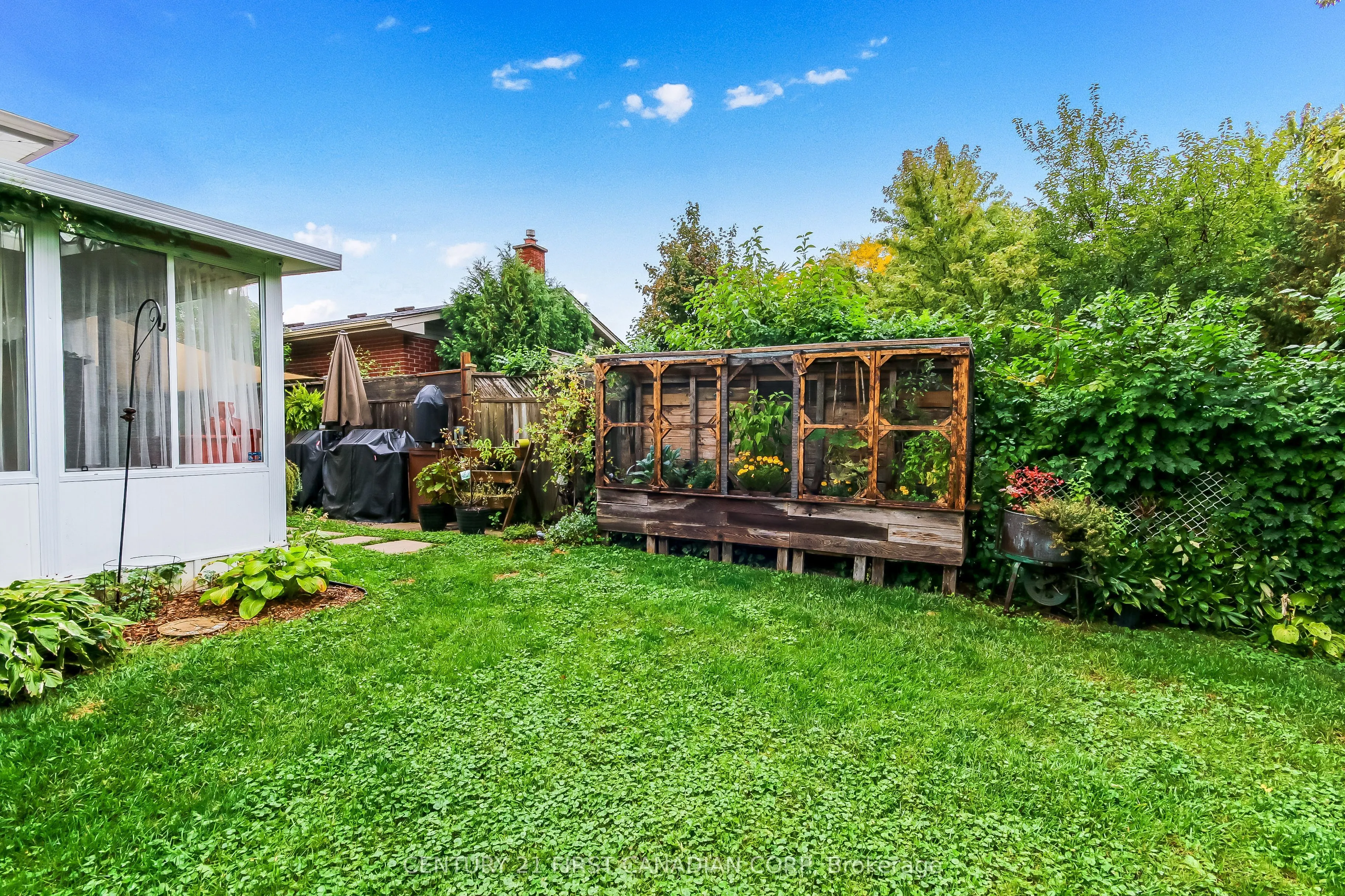 94 Nicholas Crescent