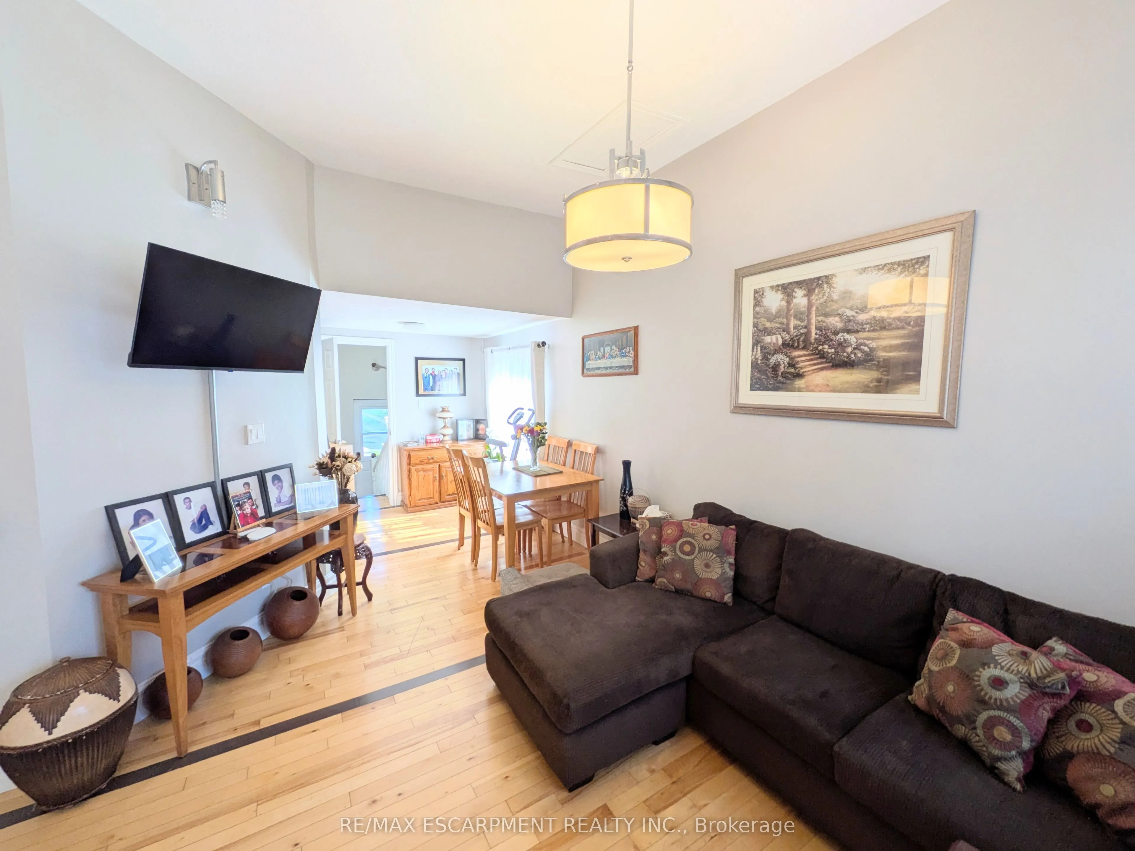 7 CAMPBELL Avenue