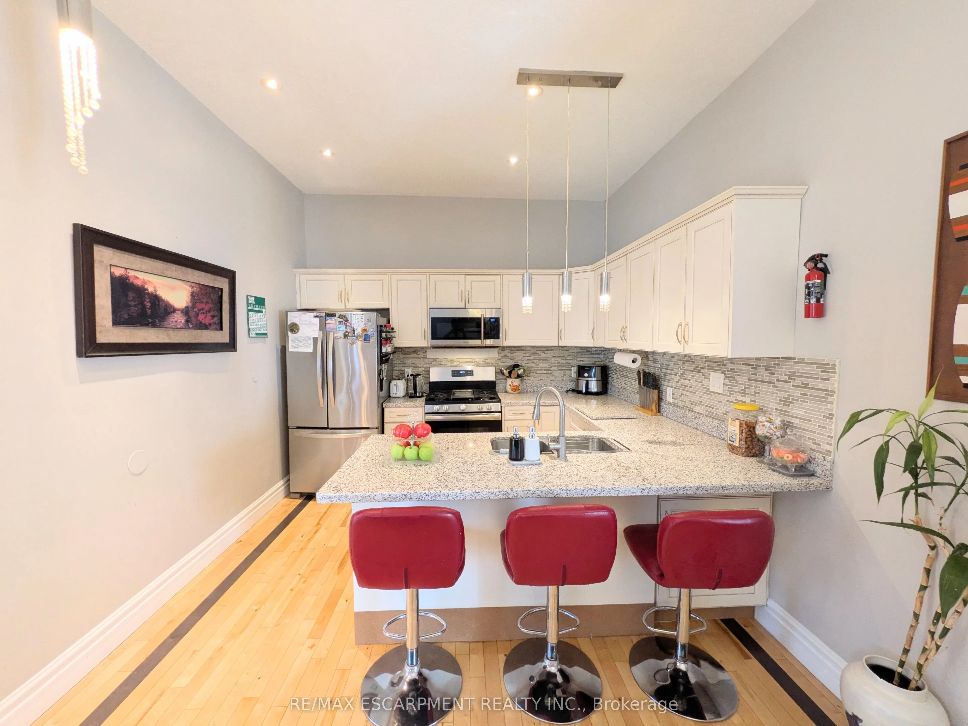 7 CAMPBELL Avenue