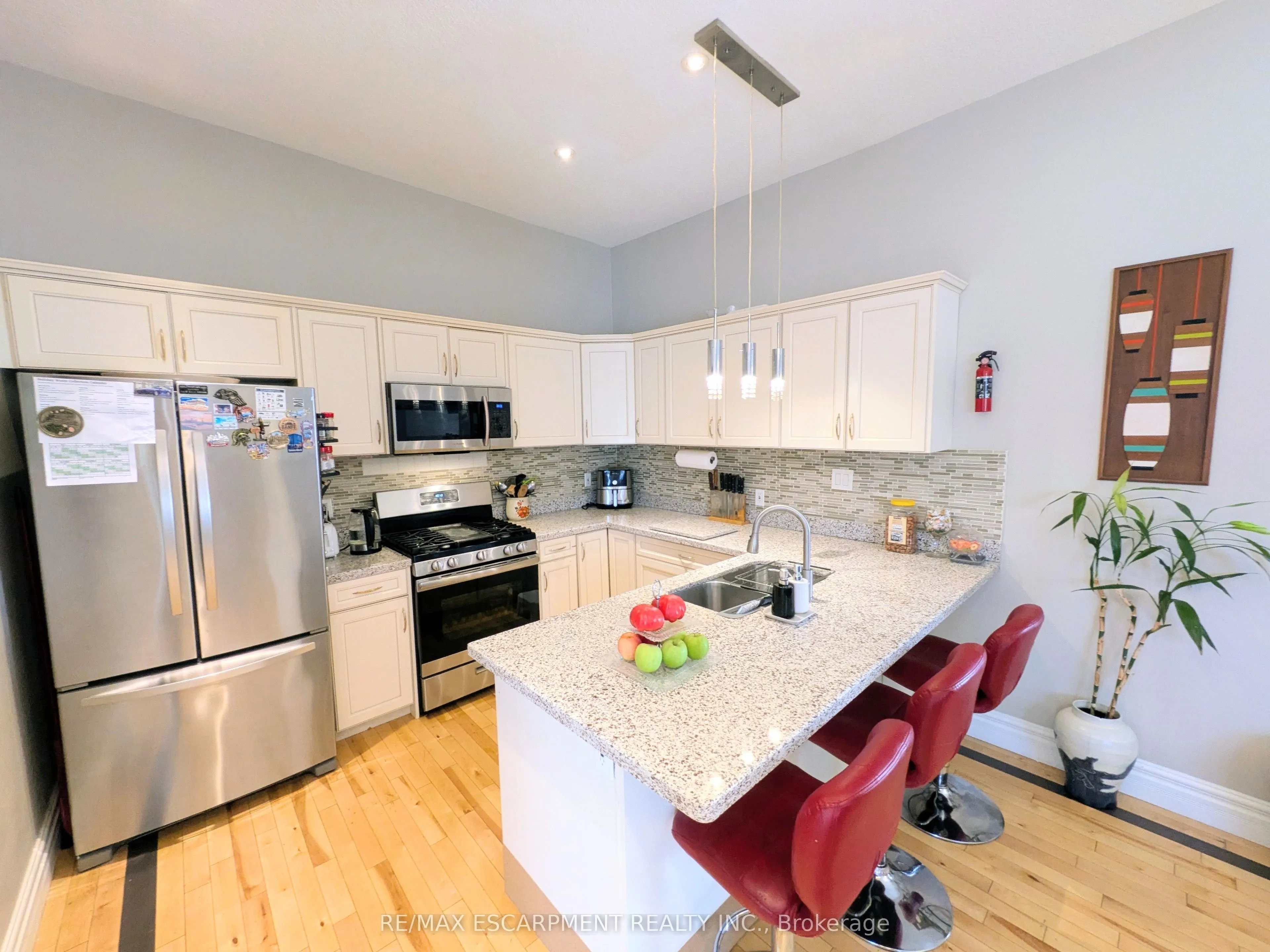 7 CAMPBELL Avenue
